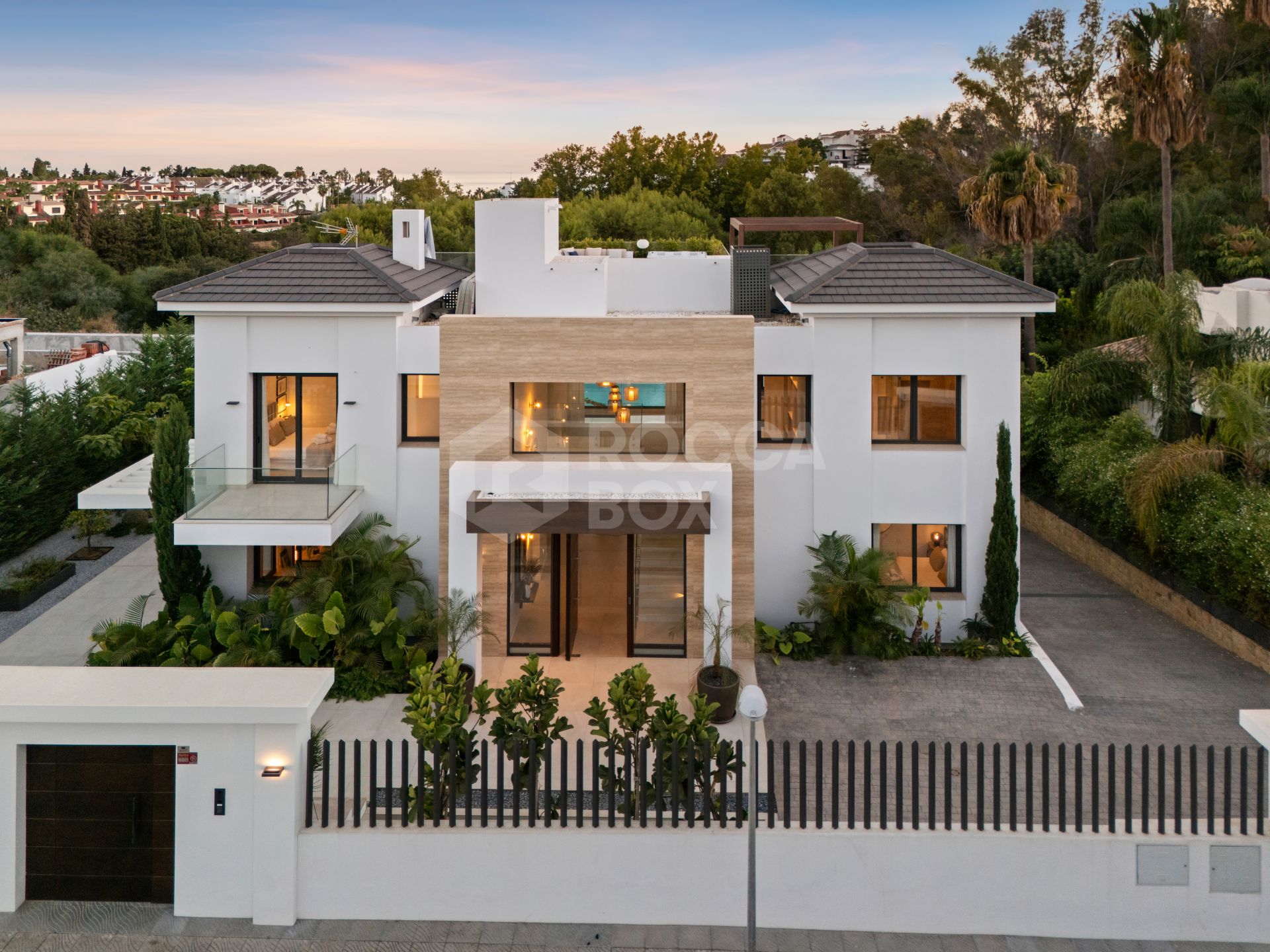 Contemporary Mediterranean Elegance on Marbella’s Golden Mile