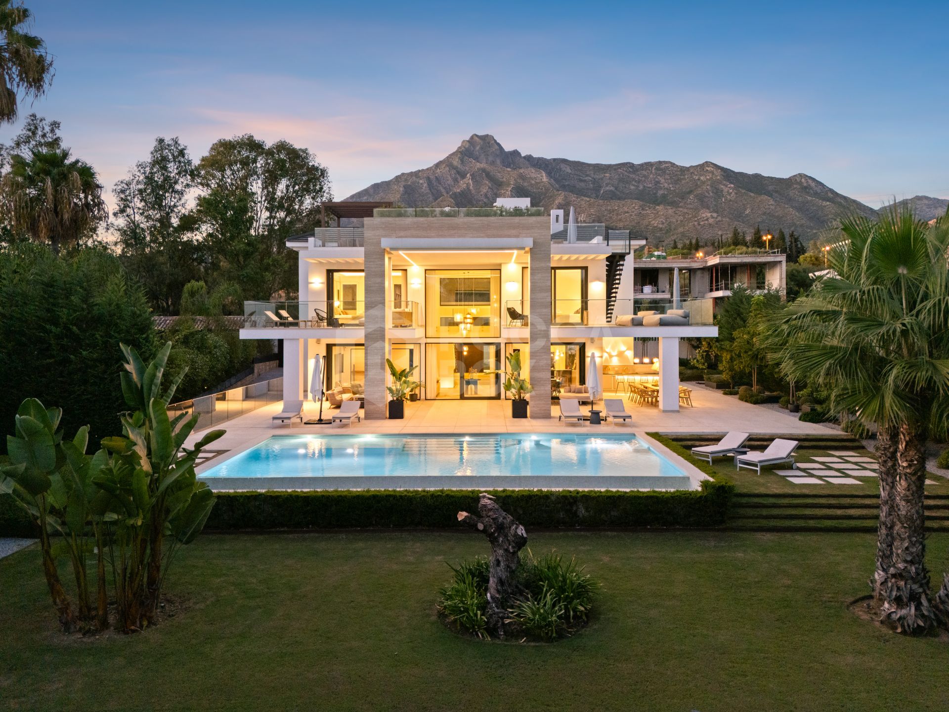 Contemporary Mediterranean Elegance on Marbella’s Golden Mile