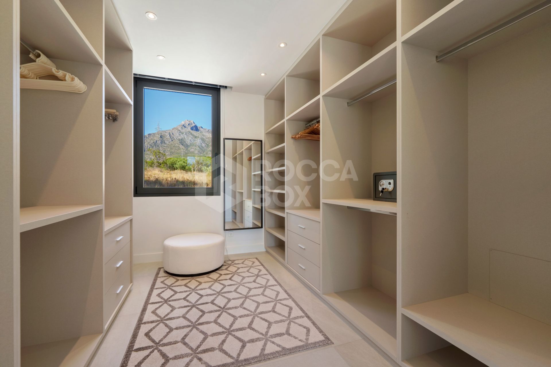 Contemporary Mediterranean Elegance on Marbella’s Golden Mile