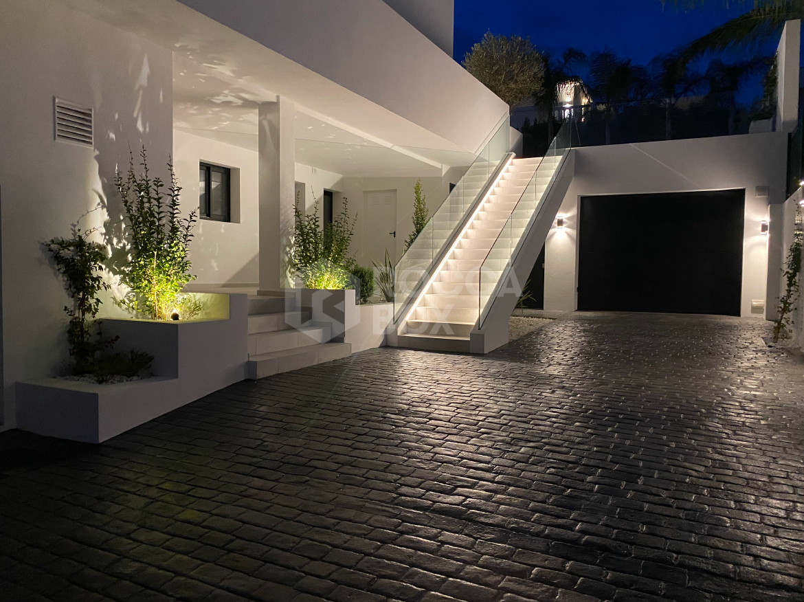 Modern Sea-View Villa Just 200m from the Beach – El Chaparral, Mijas Costa