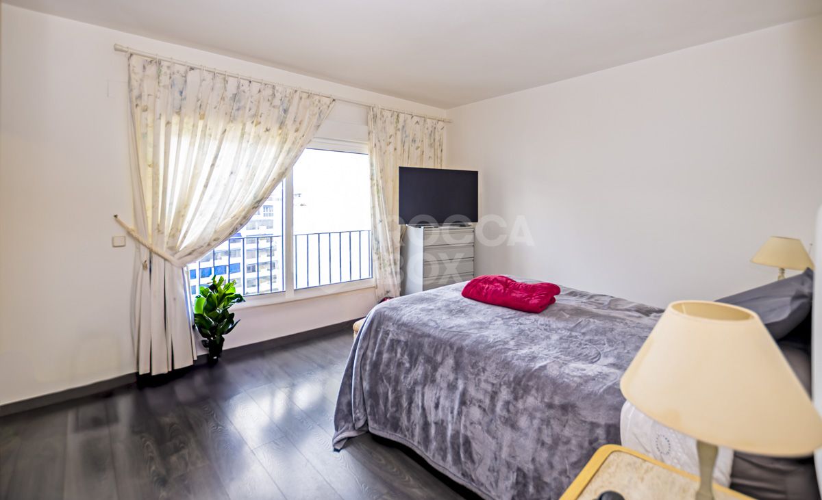 3-Bedroom Penthouse with Panoramic Terraces in Jardines del Puerto, Puerto Banús