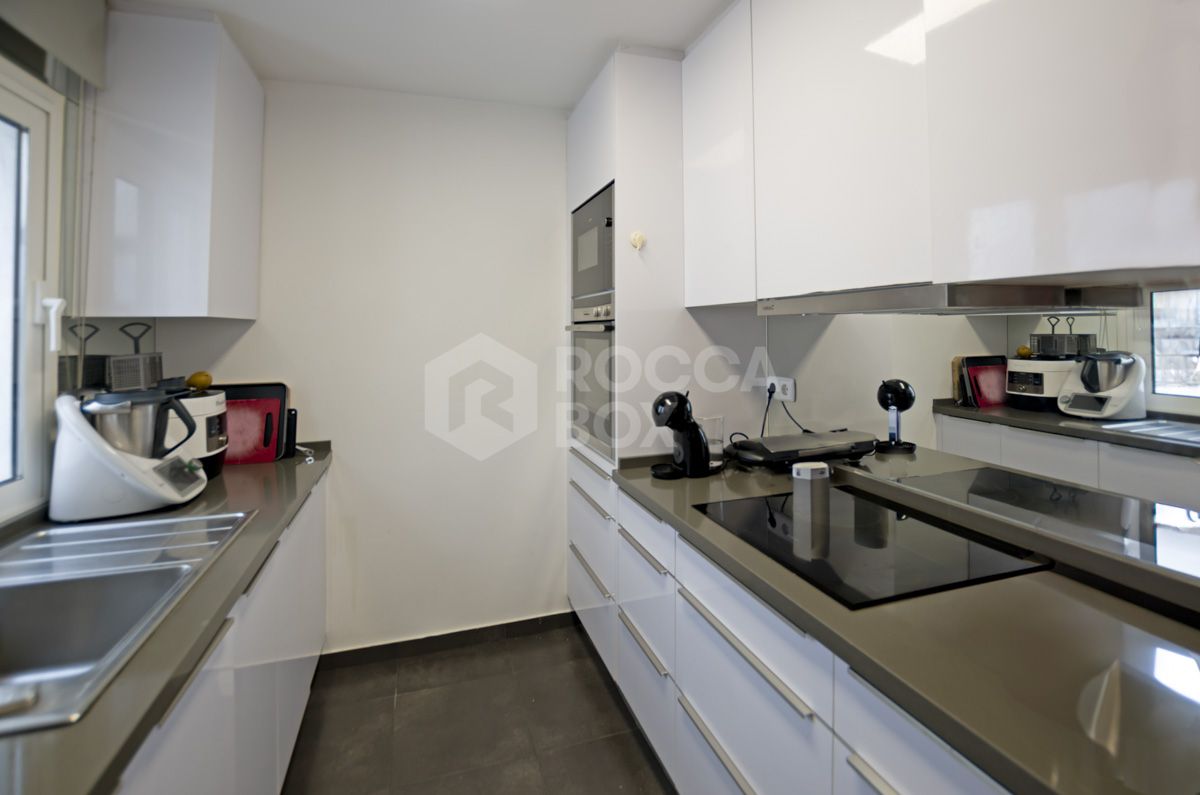 3-Bedroom Penthouse with Panoramic Terraces in Jardines del Puerto, Puerto Banús