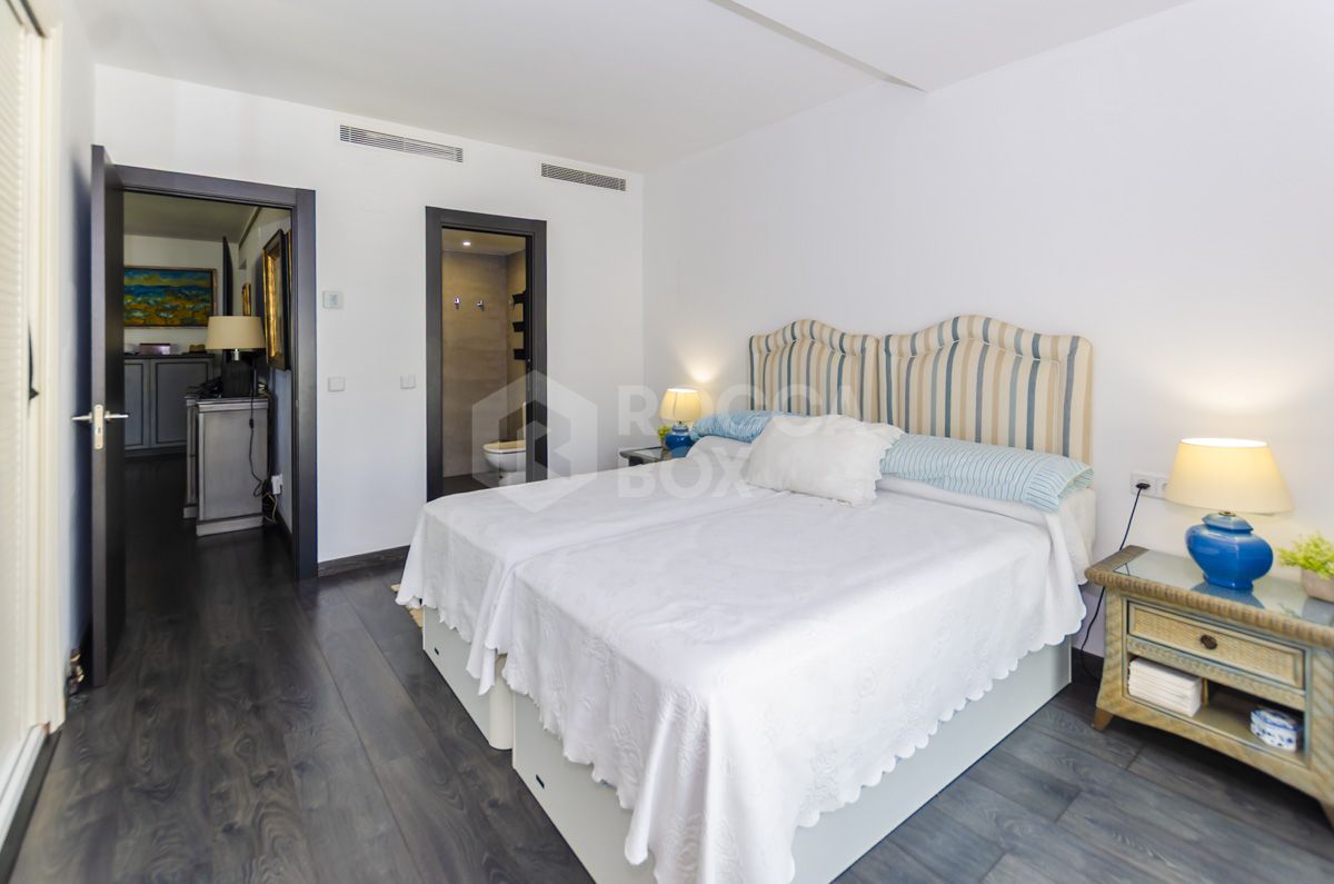 3-Bedroom Penthouse with Panoramic Terraces in Jardines del Puerto, Puerto Banús
