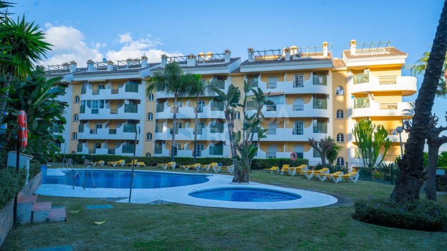 Bright apartment Duplex with Sea and Mountain Views in Puerto Banus