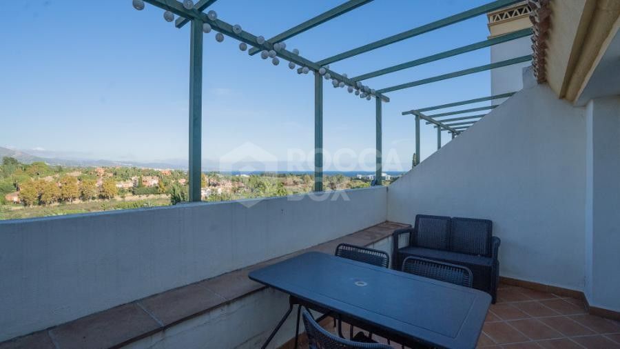 Bright apartment Duplex with Sea and Mountain Views in Puerto Banus