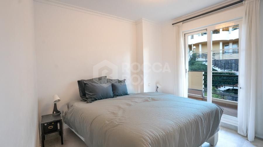 Bright apartment Duplex with Sea and Mountain Views in Puerto Banus