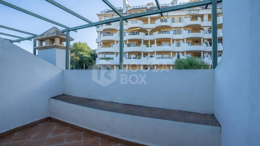 Bright apartment Duplex with Sea and Mountain Views in Puerto Banus