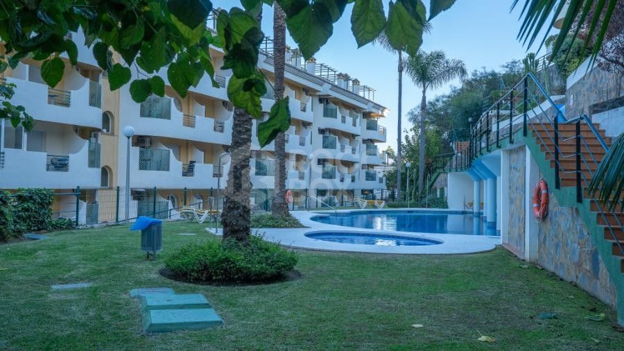 Bright apartment Duplex with Sea and Mountain Views in Puerto Banus