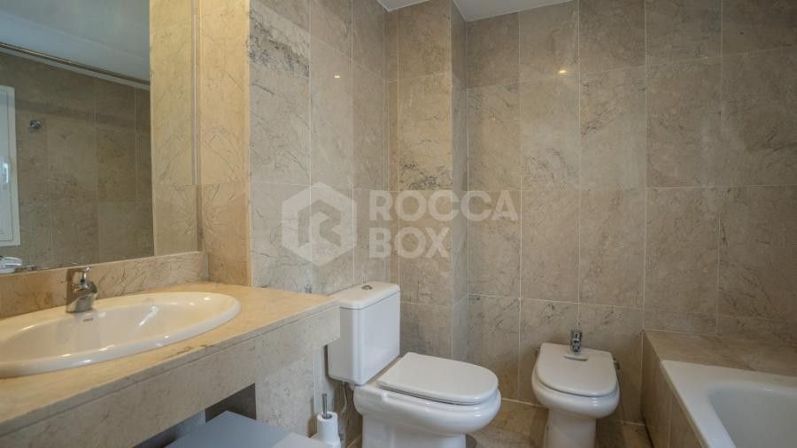 Bright apartment Duplex with Sea and Mountain Views in Puerto Banus