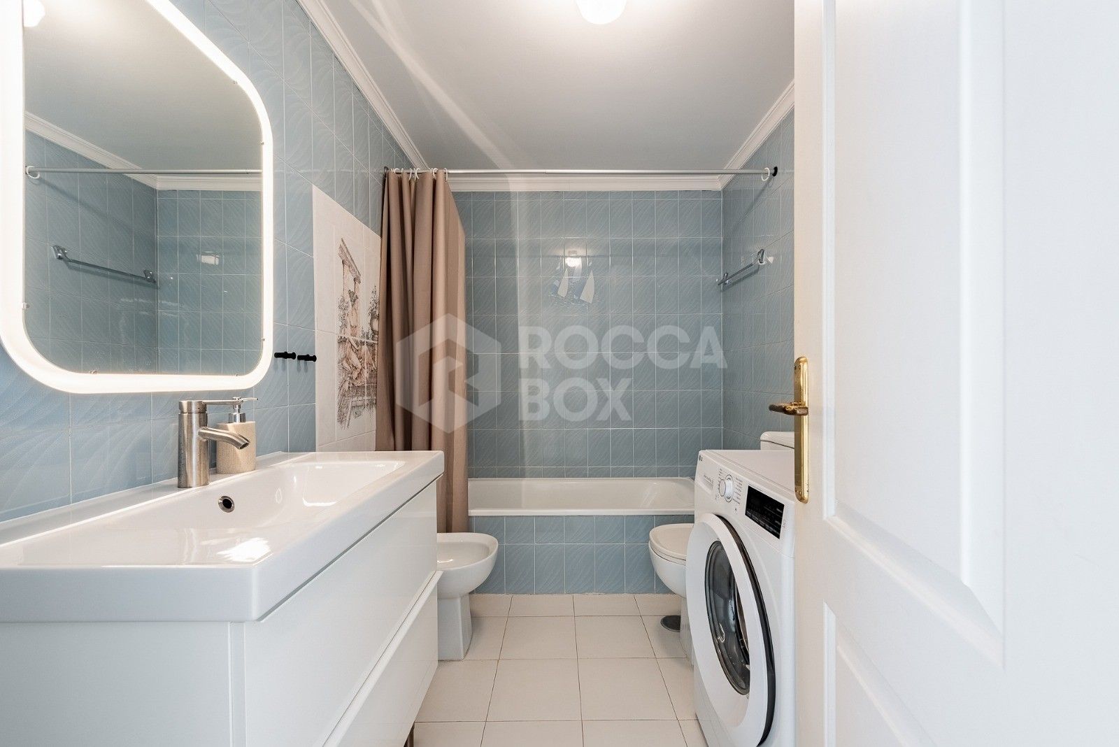 Bright 2 bedroom apartment with terrace in El Paraíso, Estepona