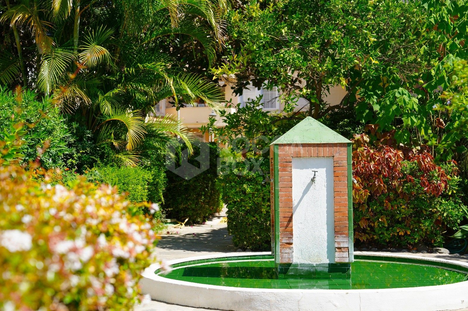 Bright 2 bedroom apartment with terrace in El Paraíso, Estepona