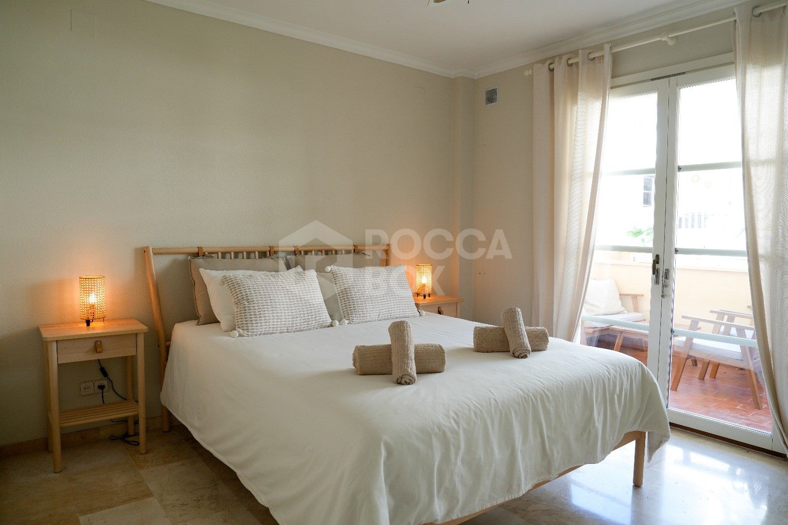 Bright 2 bedroom apartment with terrace in El Paraíso, Estepona