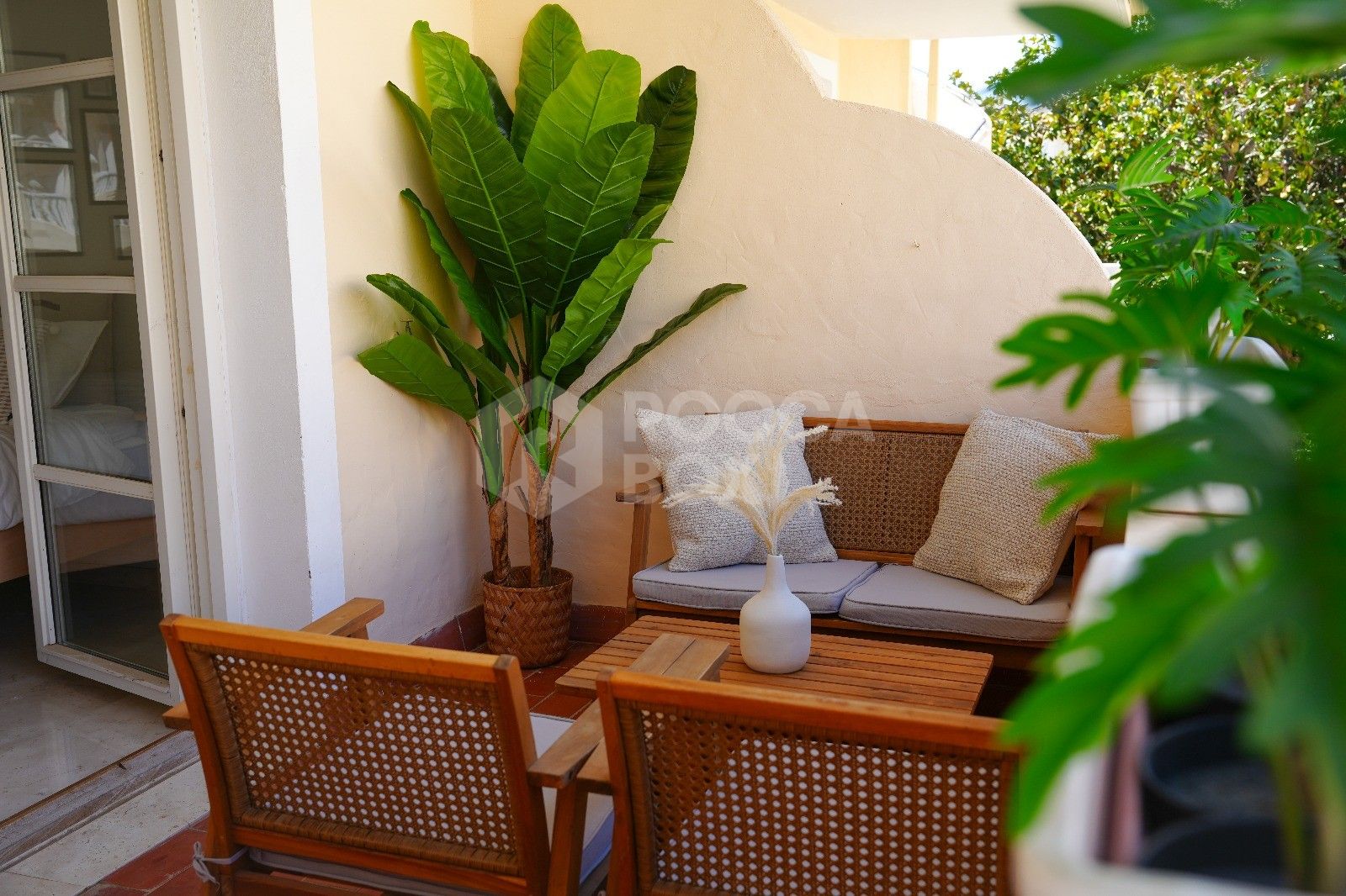Bright 2 bedroom apartment with terrace in El Paraíso, Estepona