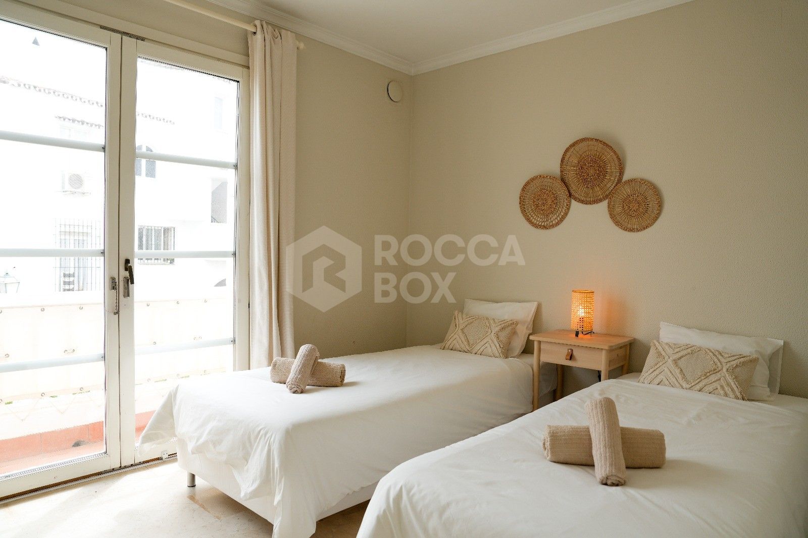 Bright 2 bedroom apartment with terrace in El Paraíso, Estepona