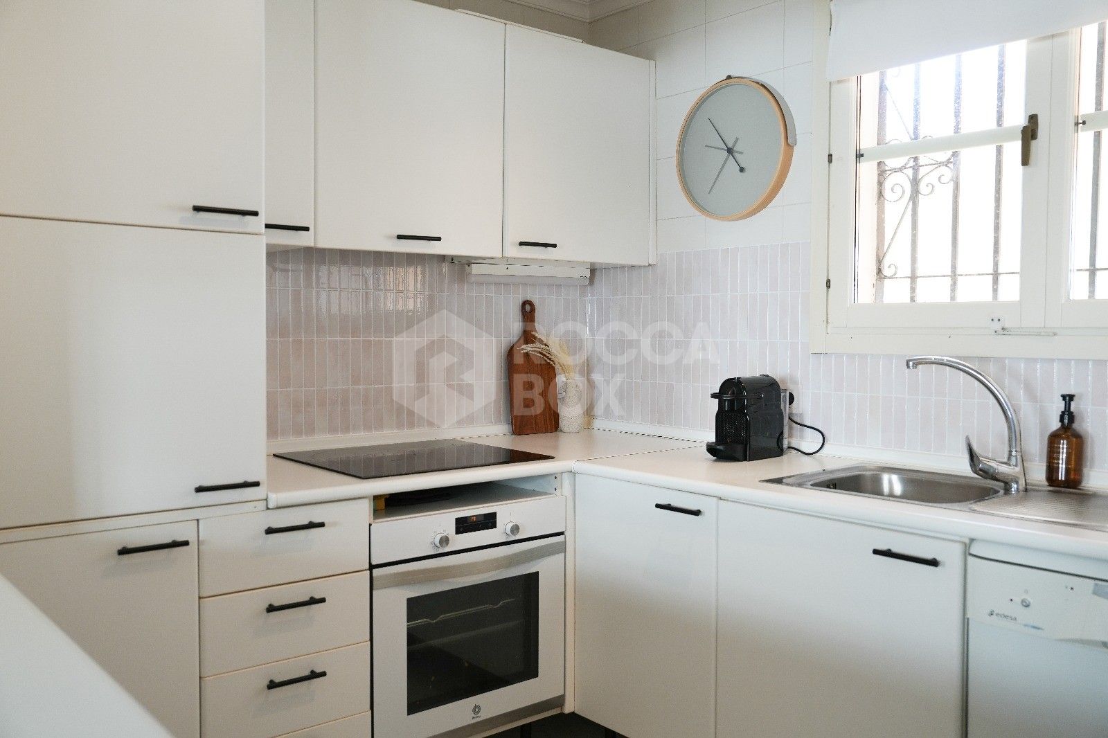 Bright 2 bedroom apartment with terrace in El Paraíso, Estepona