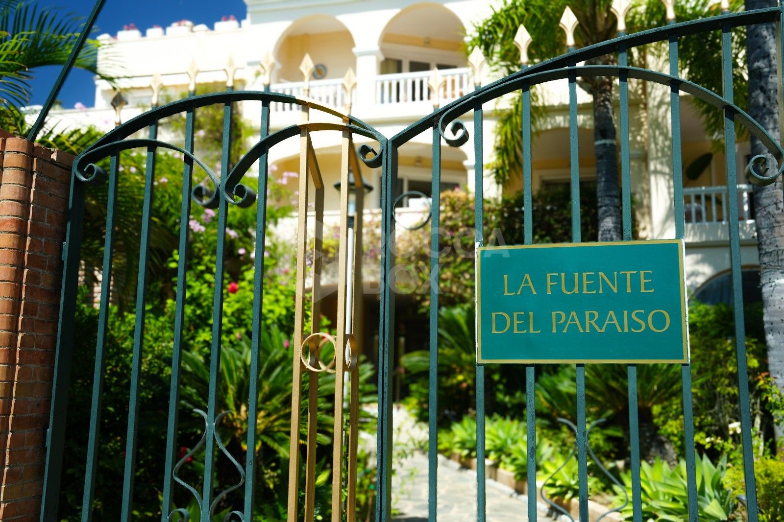 Bright 2 bedroom apartment with terrace in El Paraíso, Estepona