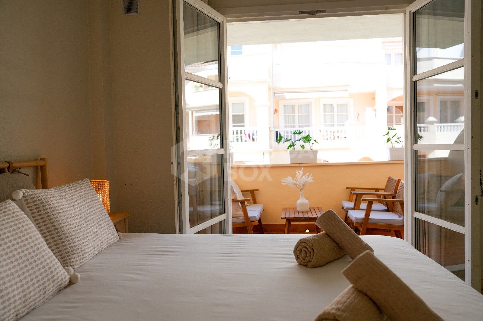 Bright 2 bedroom apartment with terrace in El Paraíso, Estepona