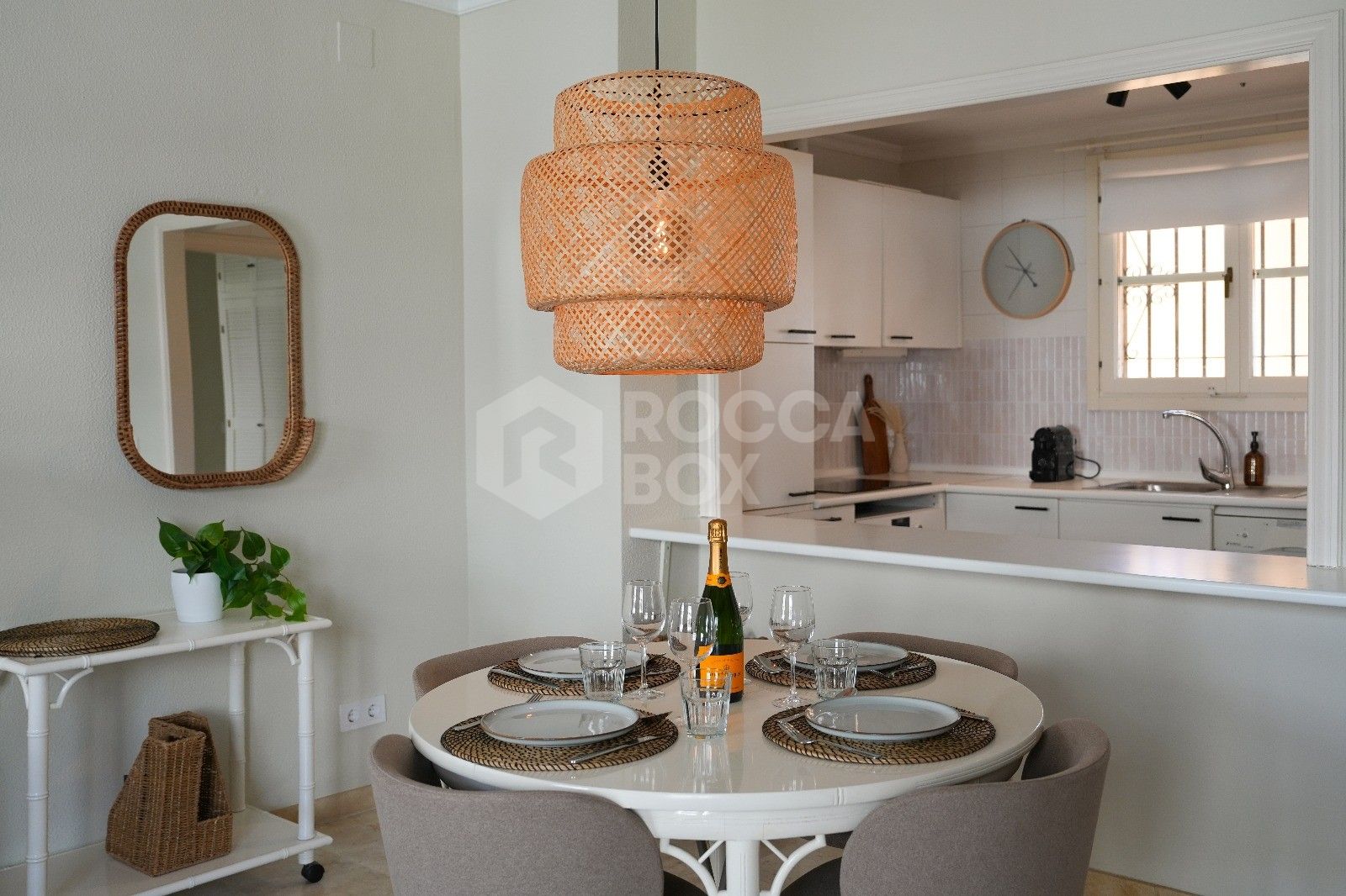 Bright 2 bedroom apartment with terrace in El Paraíso, Estepona