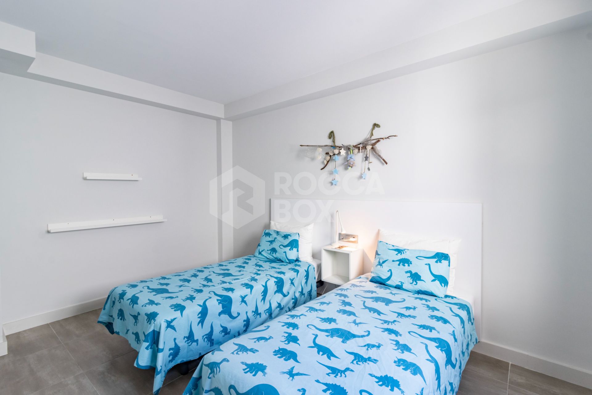 Elegant Family House with Rooftop Pool and Spacious Terrace - Peaceful Living Close to the Town Center