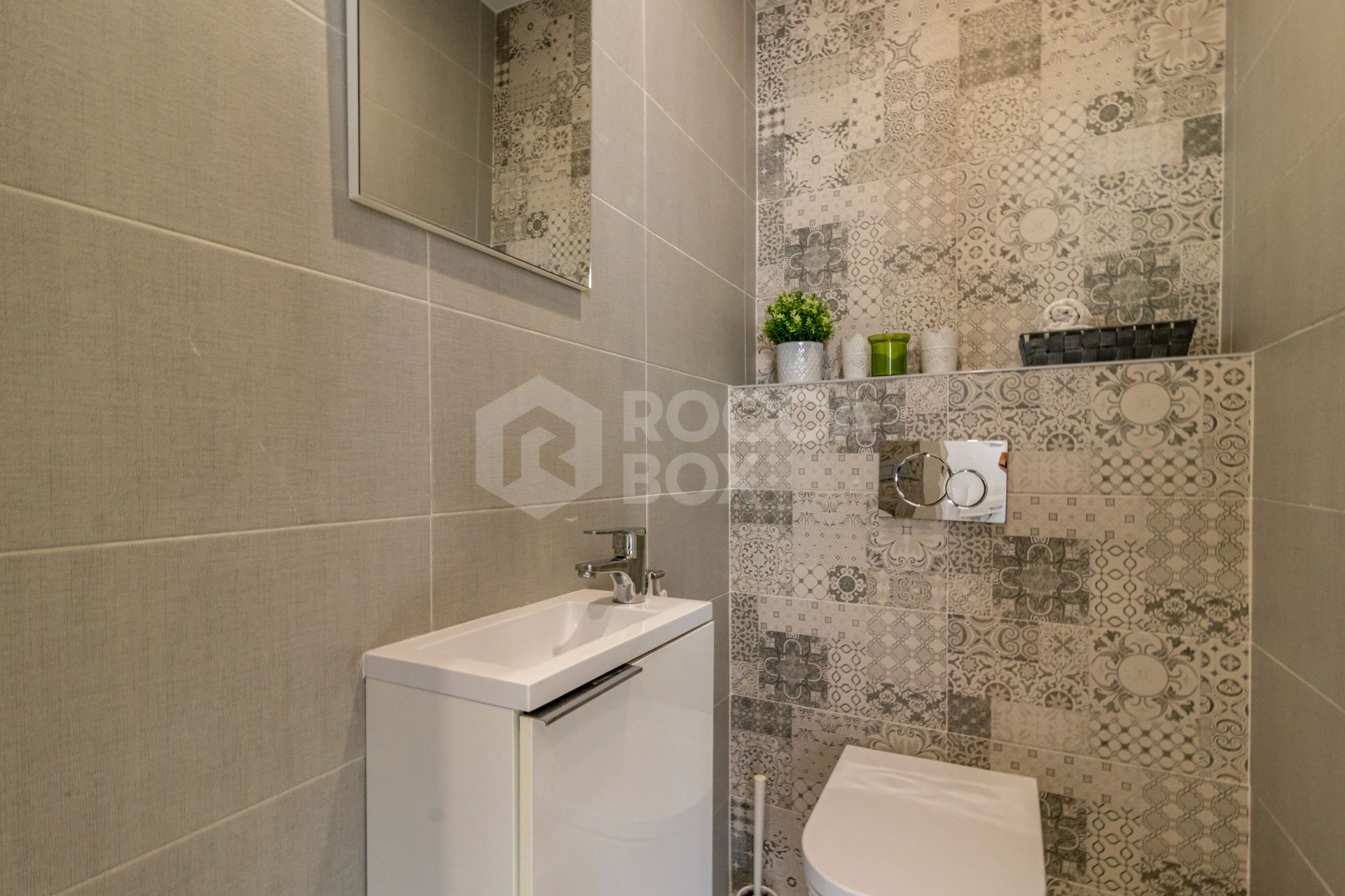 Elegant Family House with Rooftop Pool and Spacious Terrace - Peaceful Living Close to the Town Center