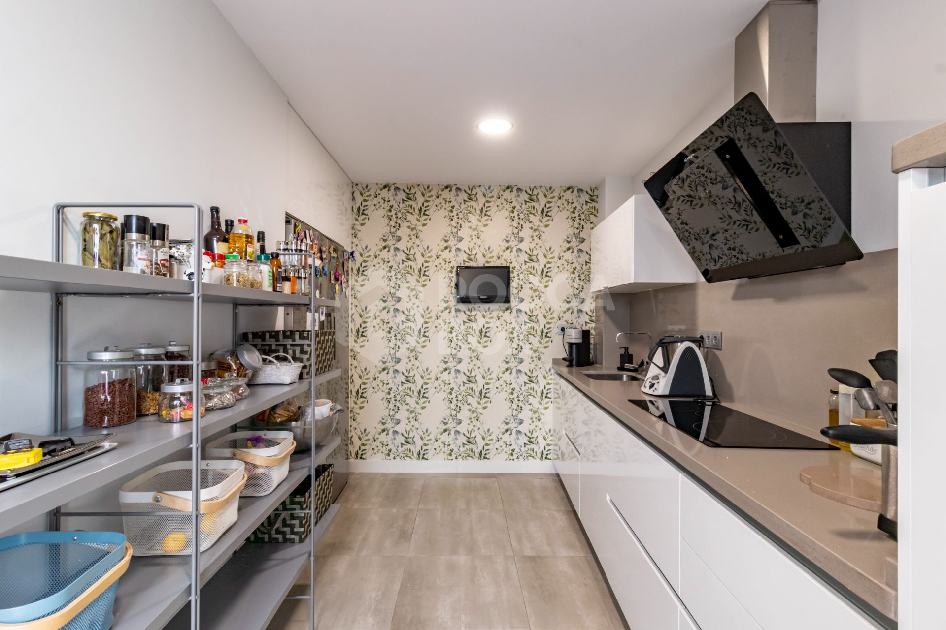 Elegant Family House with Rooftop Pool and Spacious Terrace - Peaceful Living Close to the Town Center