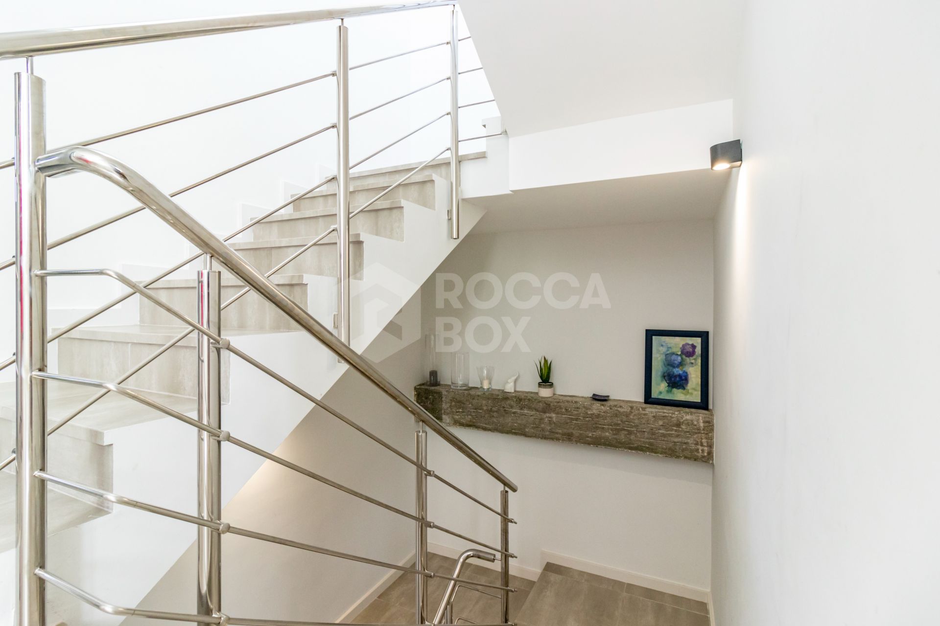 Elegant Family House with Rooftop Pool and Spacious Terrace - Peaceful Living Close to the Town Center