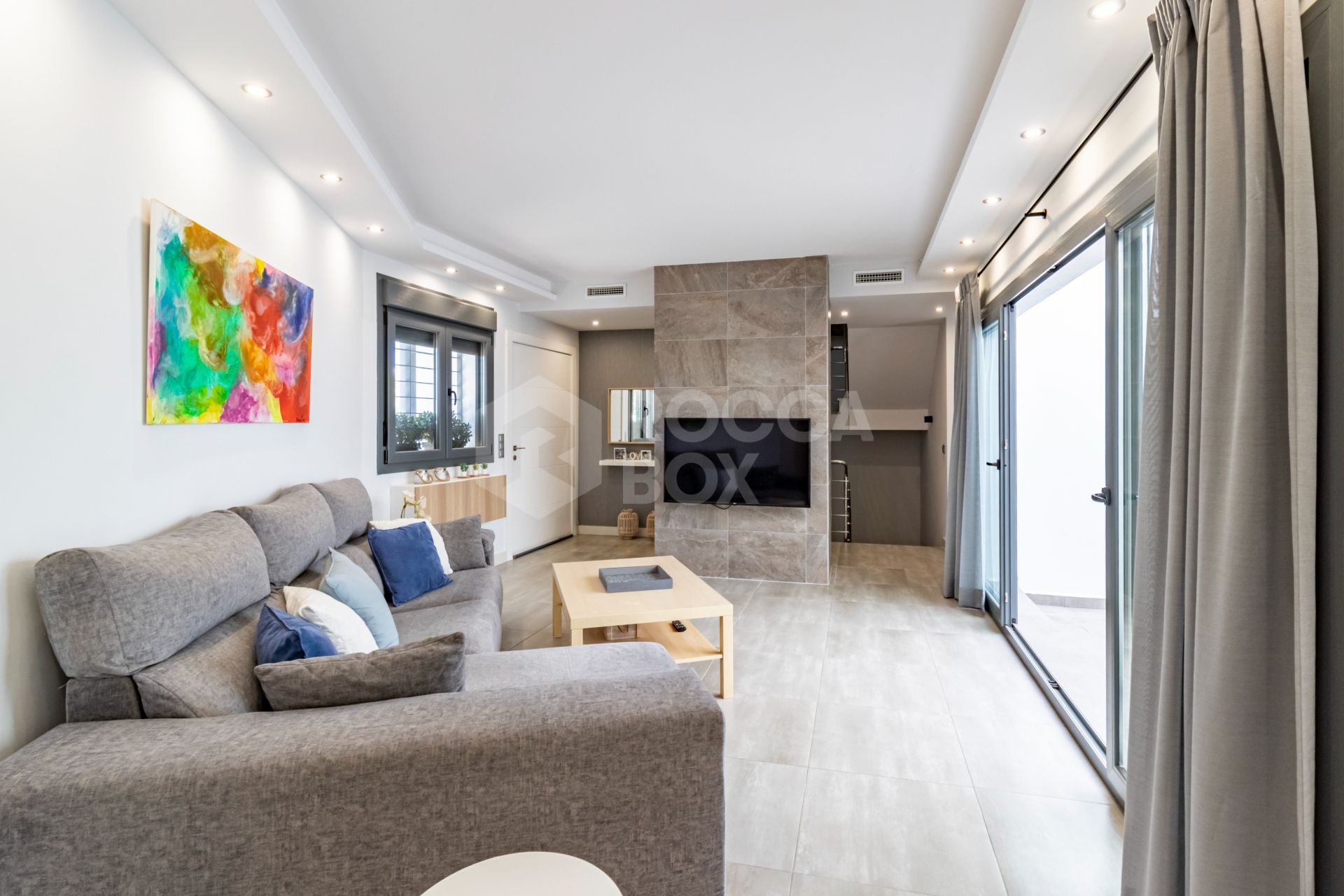 Elegant Family House with Rooftop Pool and Spacious Terrace - Peaceful Living Close to the Town Center