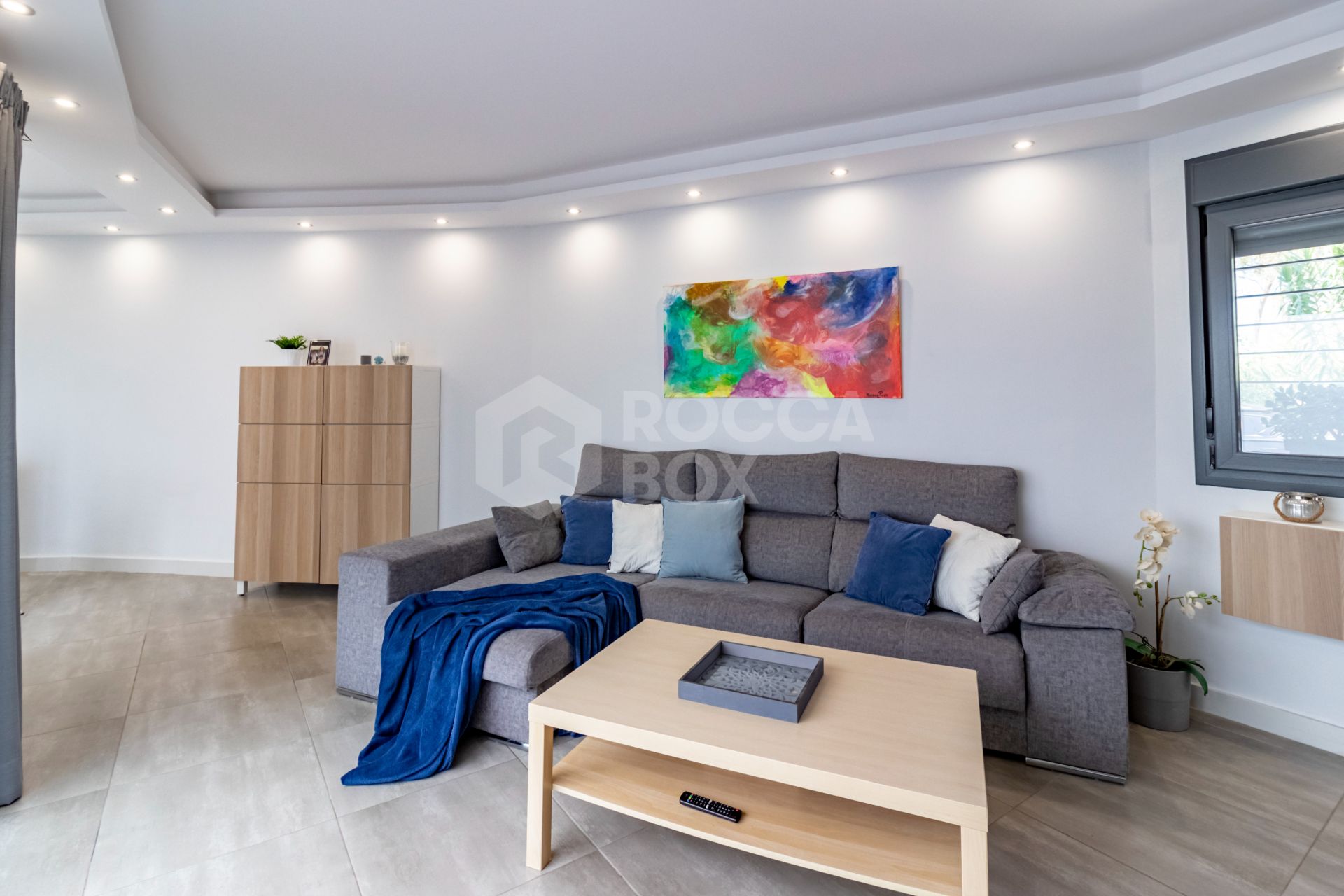 Elegant Family House with Rooftop Pool and Spacious Terrace - Peaceful Living Close to the Town Center