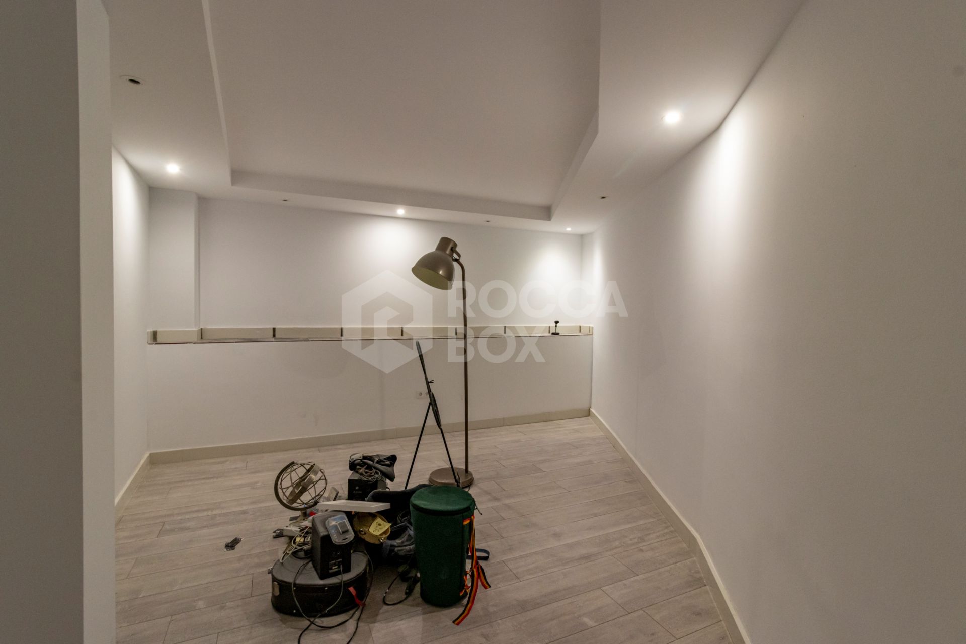 Elegant Family House with Rooftop Pool and Spacious Terrace - Peaceful Living Close to the Town Center