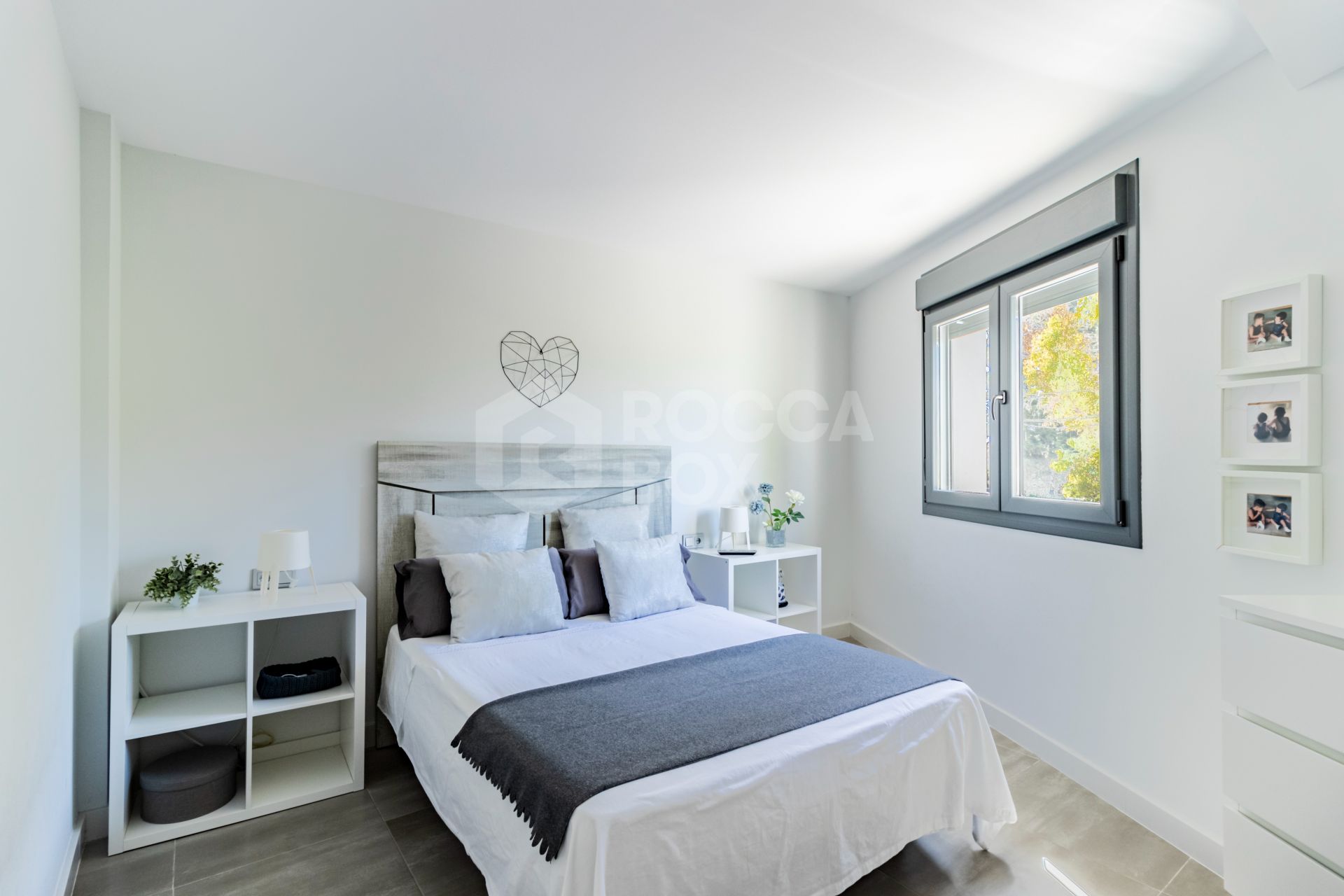 Elegant Family House with Rooftop Pool and Spacious Terrace - Peaceful Living Close to the Town Center