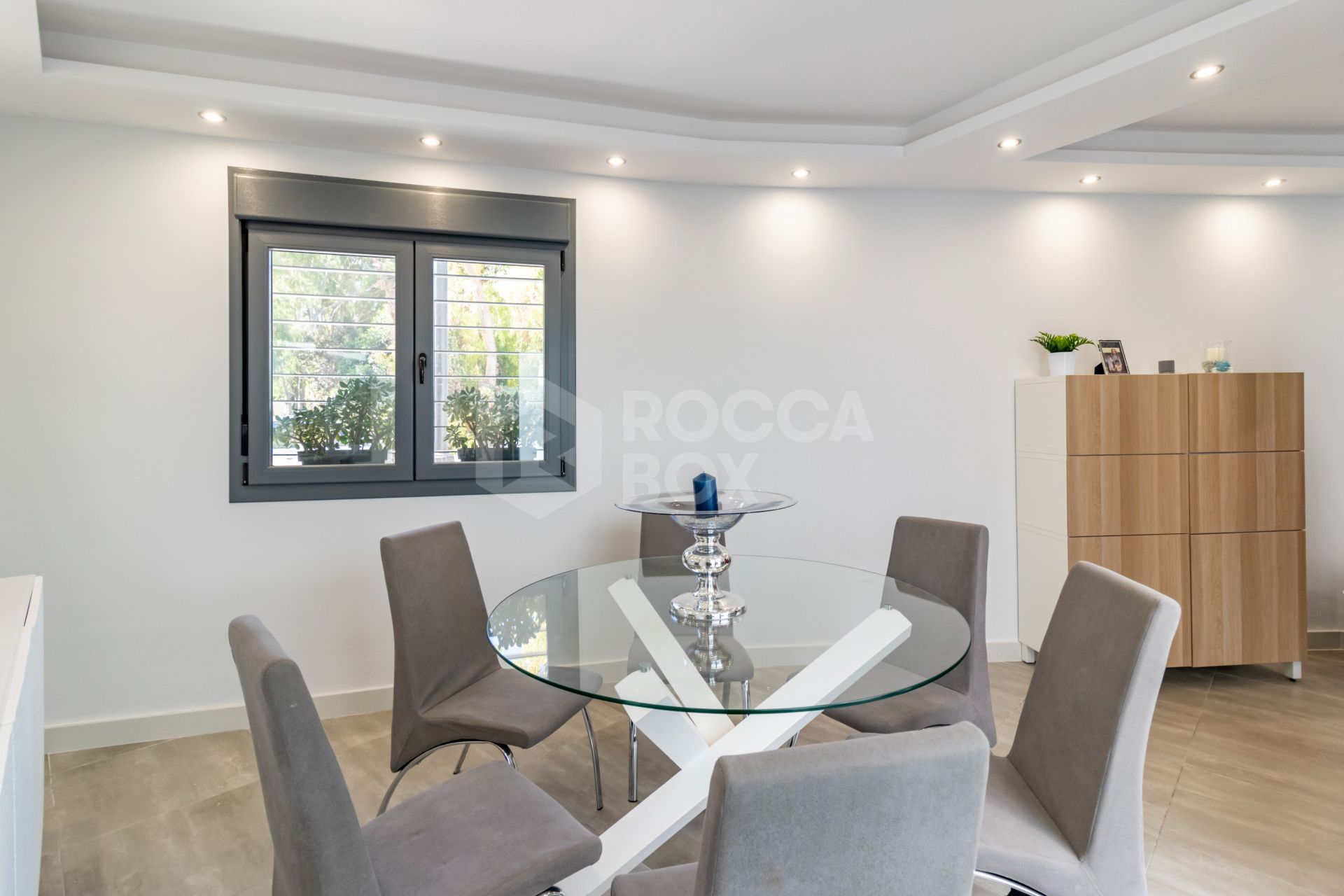 Elegant Family House with Rooftop Pool and Spacious Terrace - Peaceful Living Close to the Town Center