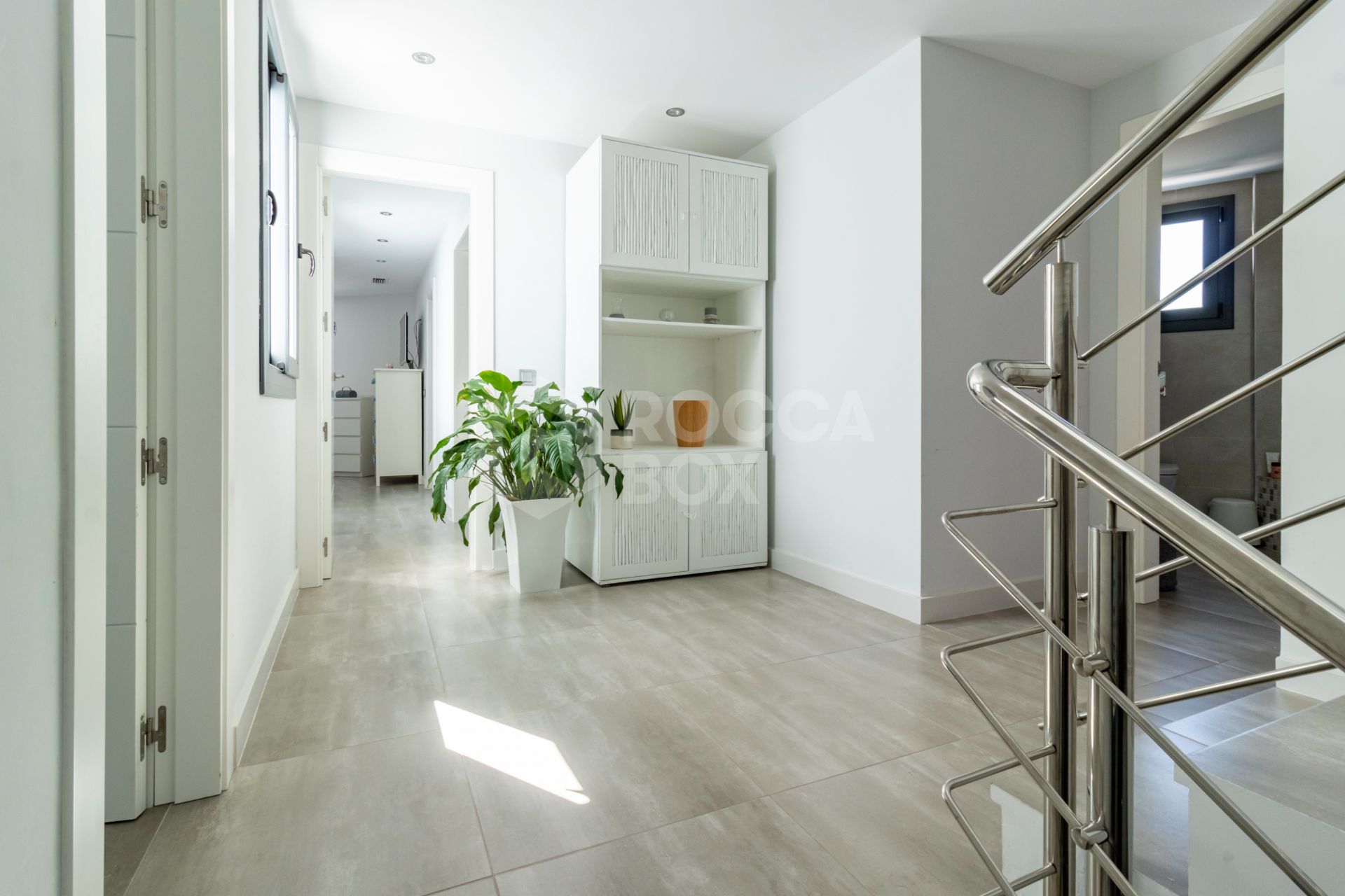 Elegant Family House with Rooftop Pool and Spacious Terrace - Peaceful Living Close to the Town Center