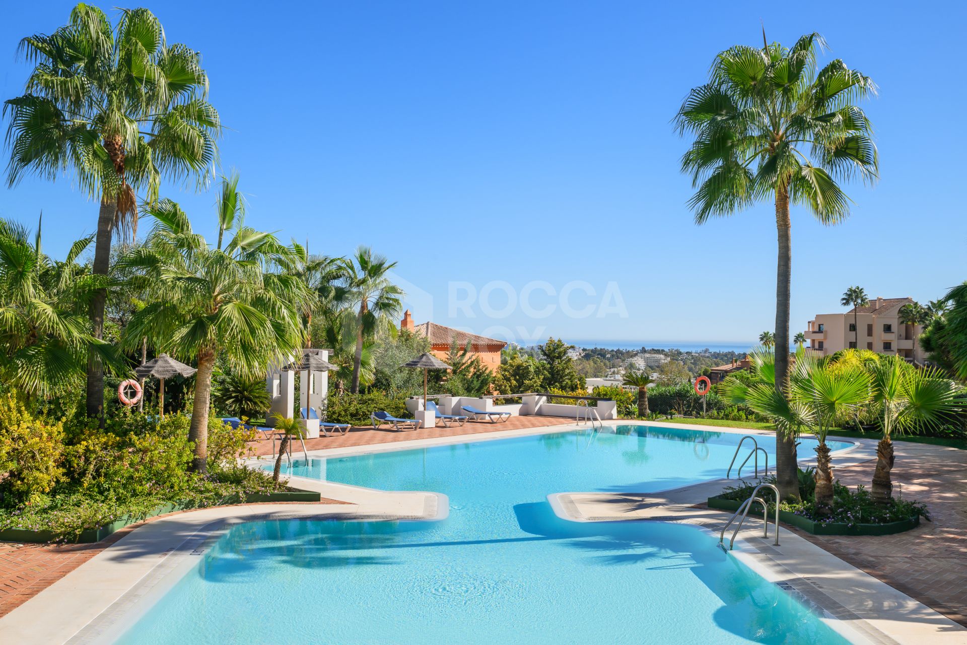 Elegant 2-Bedroom Apartment with Panoramic Views and Amenities