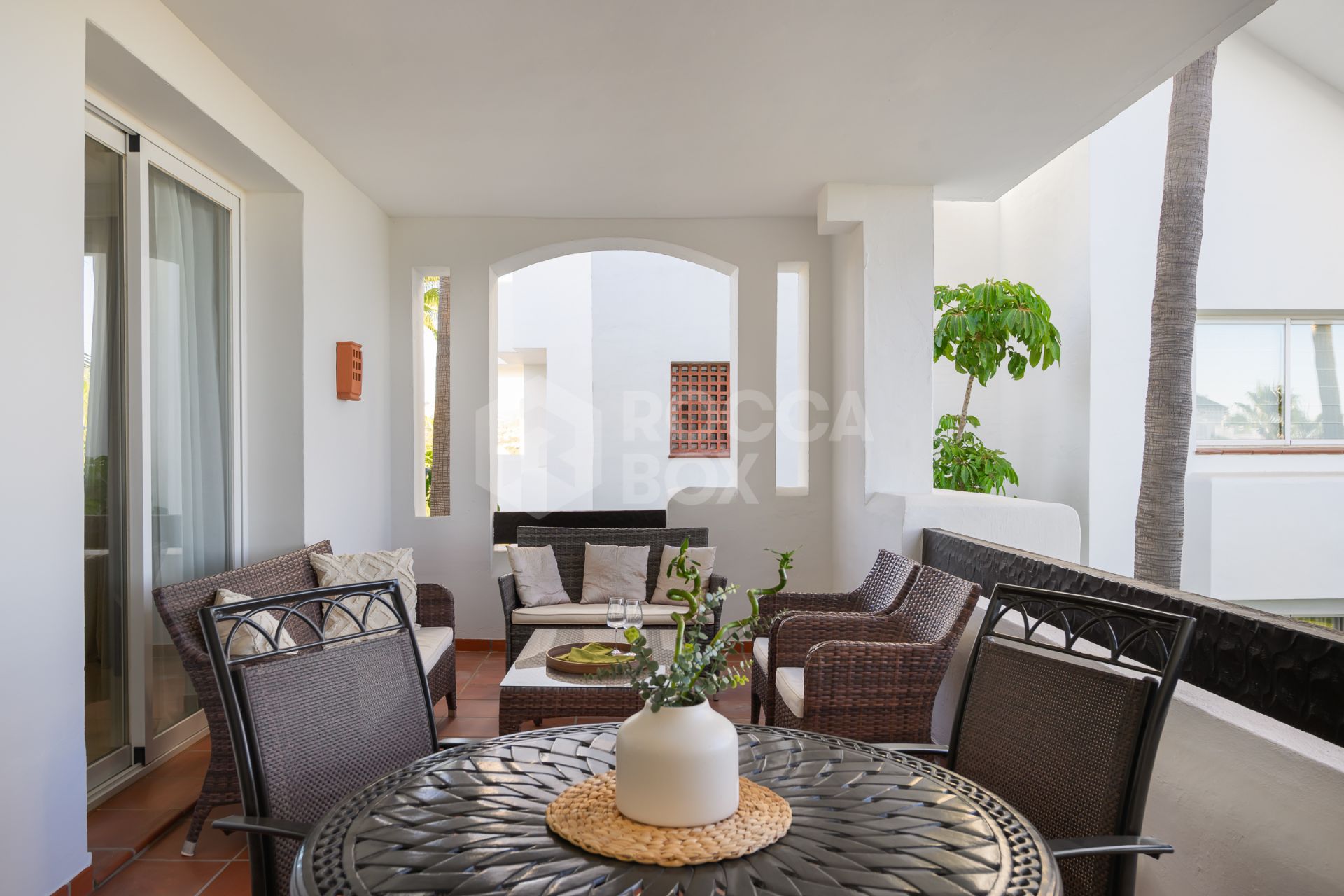 Elegant 2-Bedroom Apartment with Panoramic Views and Amenities