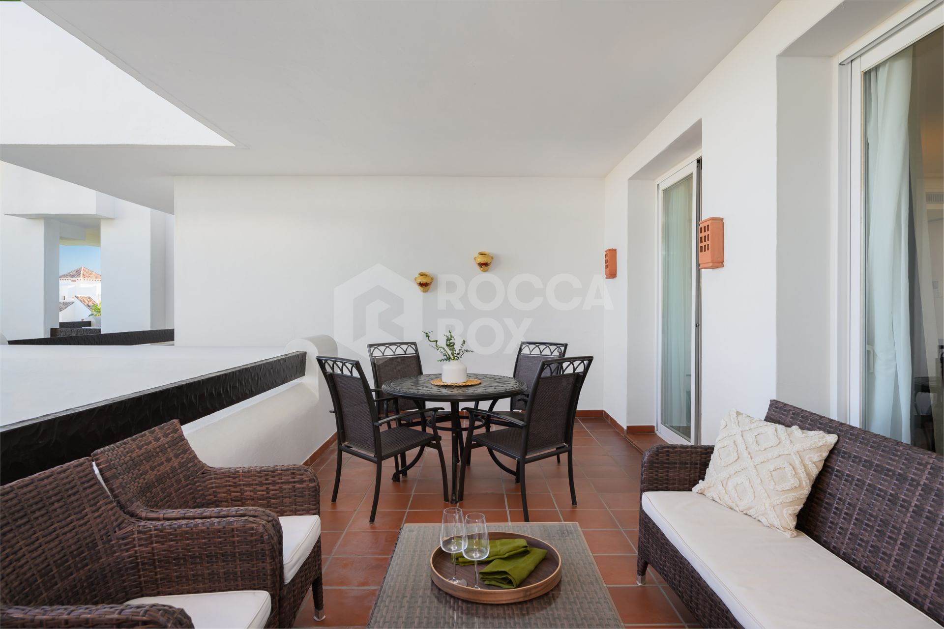 Elegant 2-Bedroom Apartment with Panoramic Views and Amenities