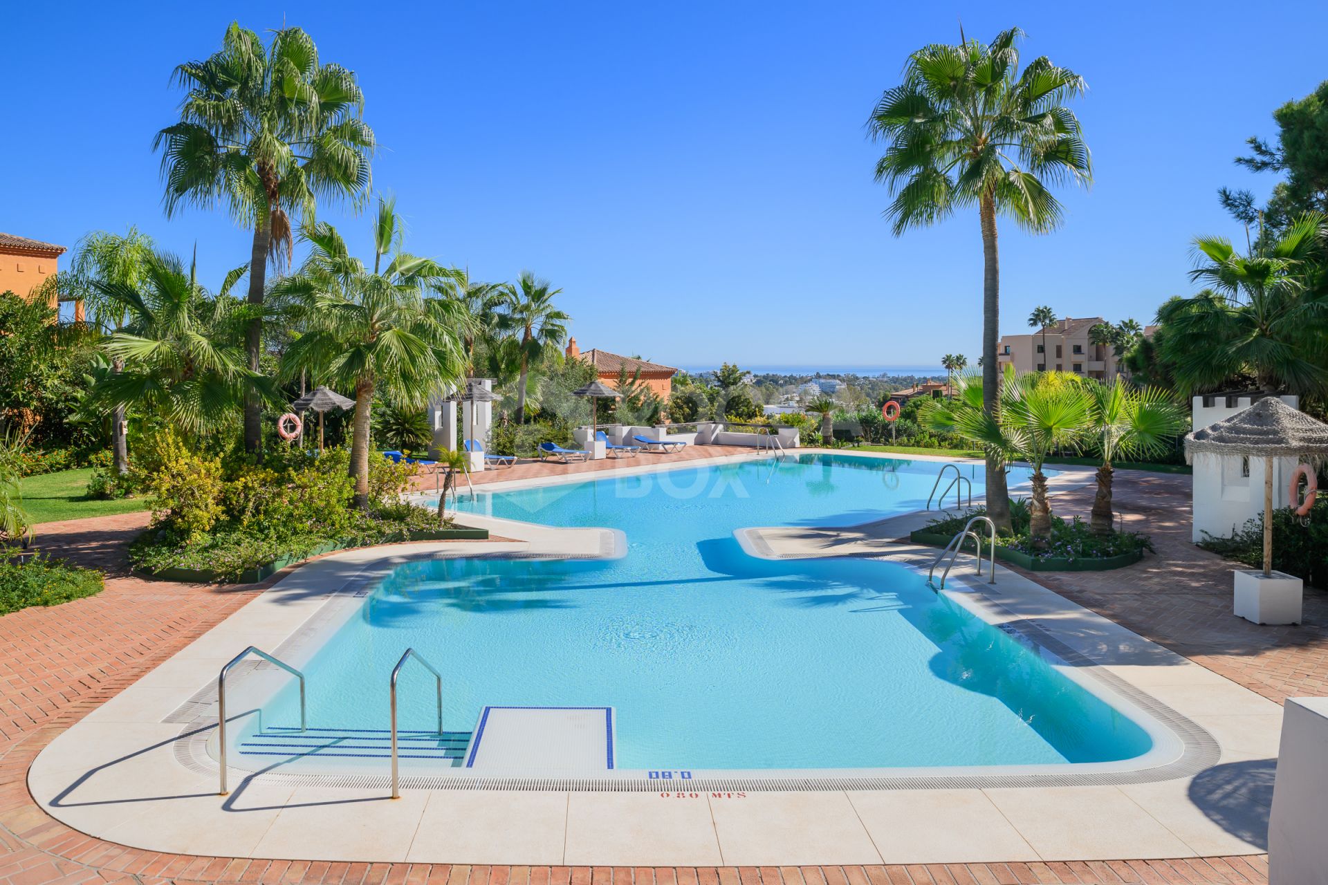 Elegant 2-Bedroom Apartment with Panoramic Views and Amenities