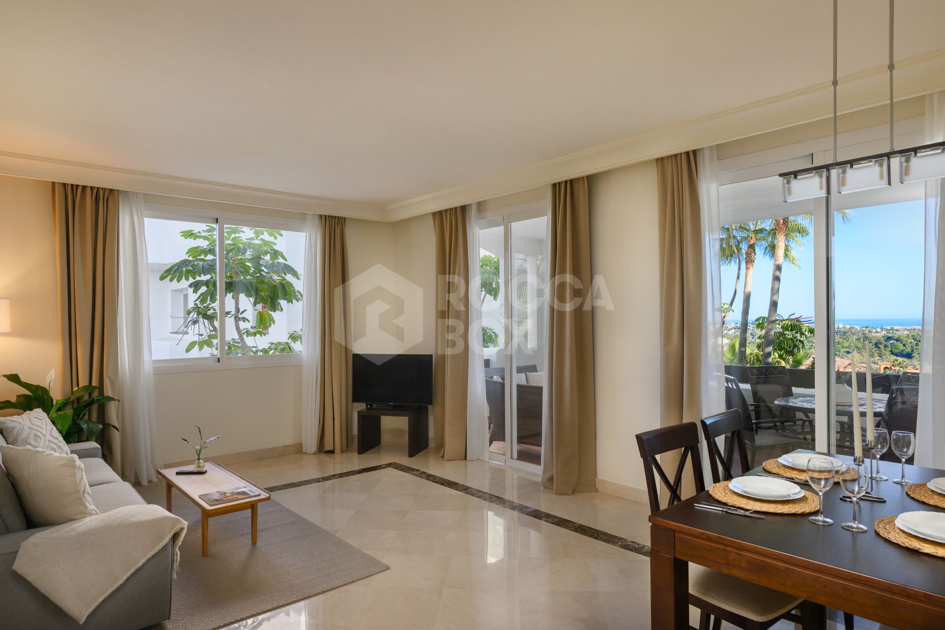 Elegant 2-Bedroom Apartment with Panoramic Views and Amenities