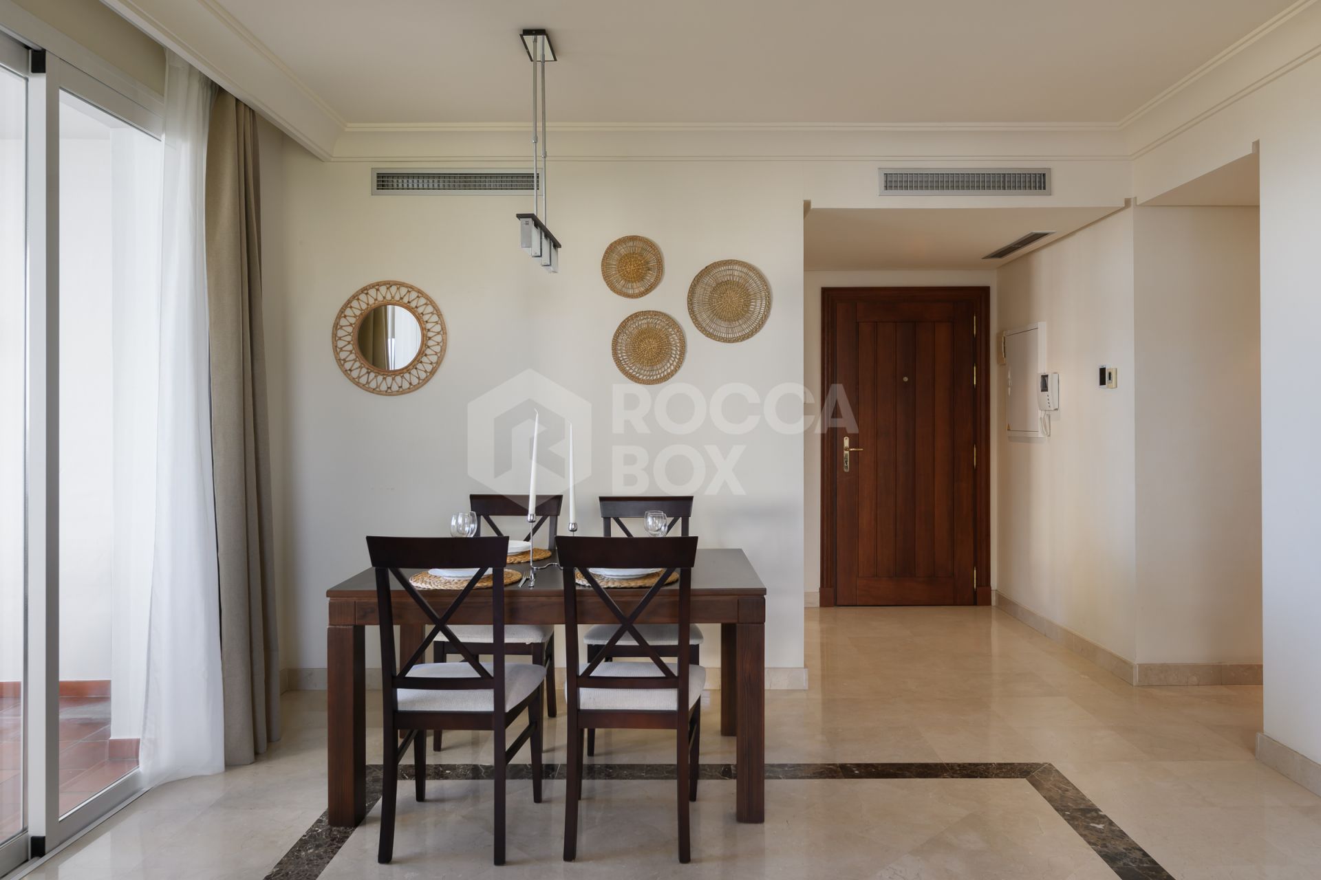 Elegant 2-Bedroom Apartment with Panoramic Views and Amenities