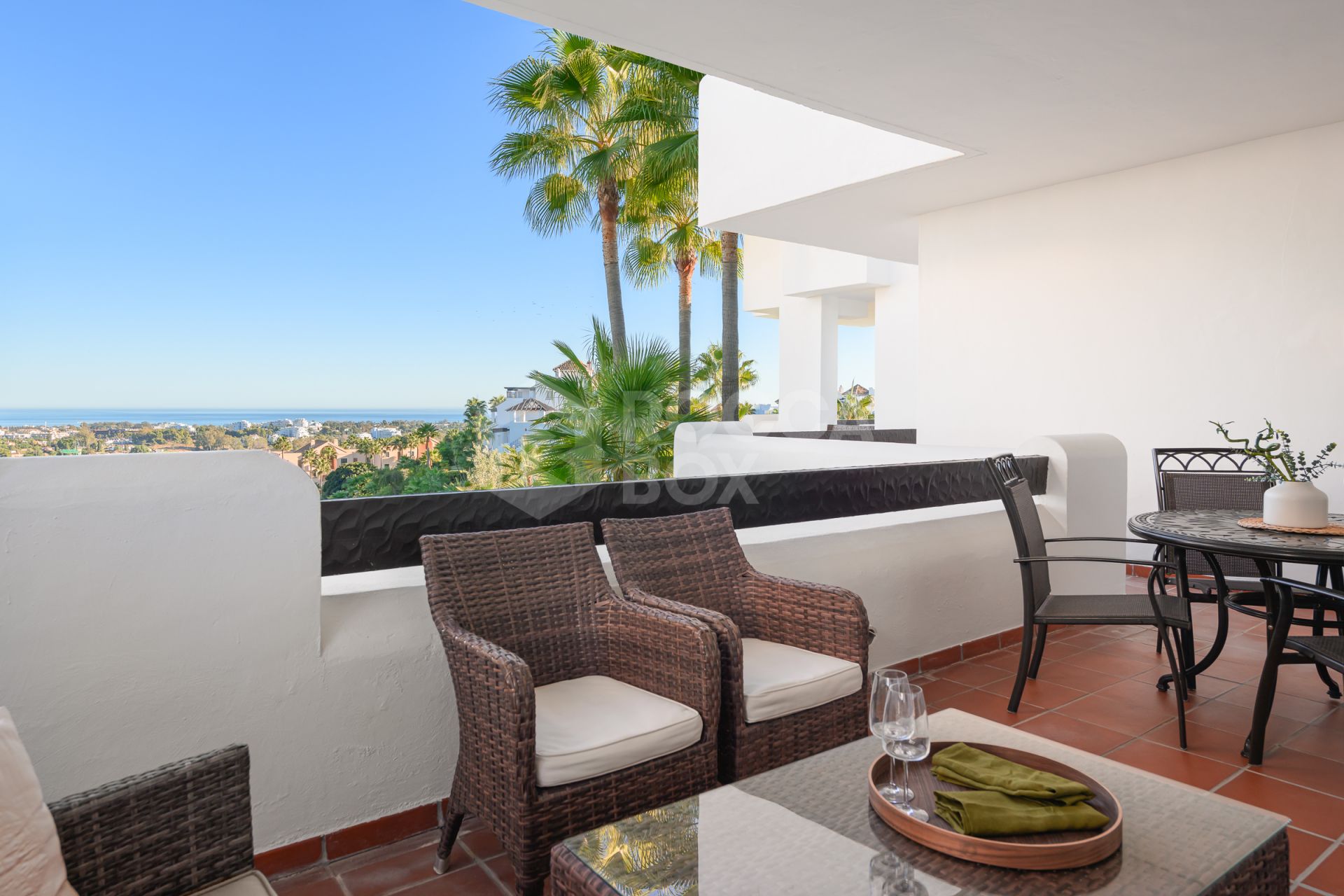 Elegant 2-Bedroom Apartment with Panoramic Views and Amenities