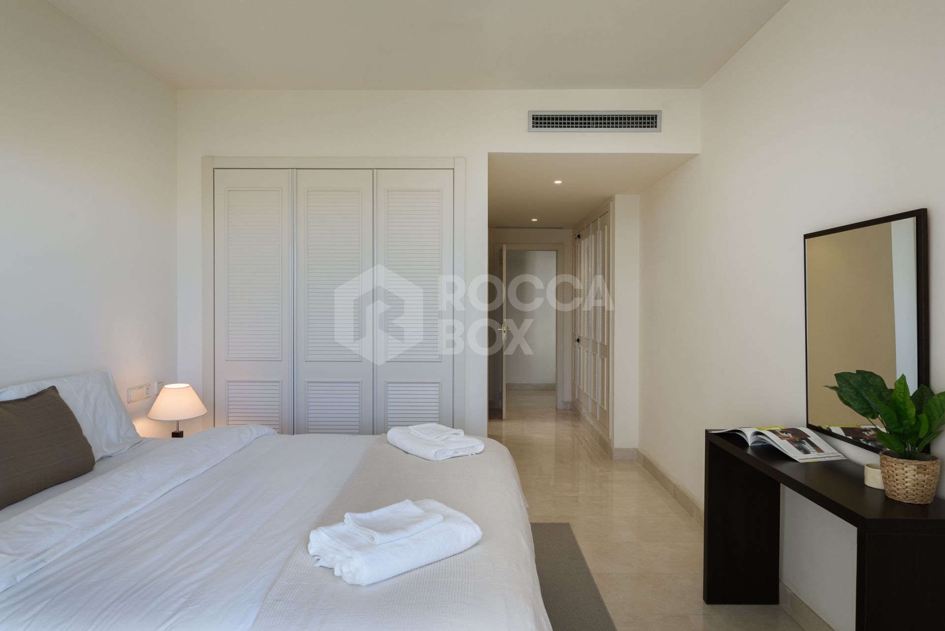 Elegant 2-Bedroom Apartment with Panoramic Views and Amenities