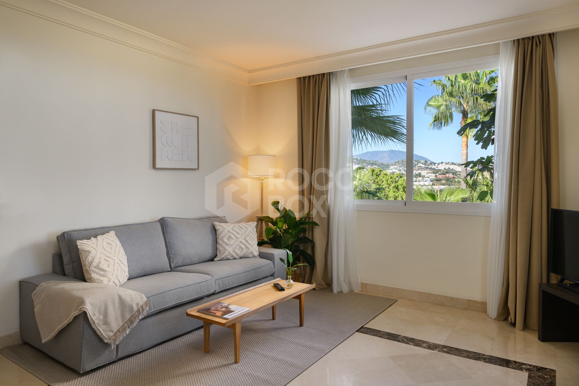 Elegant 2-Bedroom Apartment with Panoramic Views and Amenities