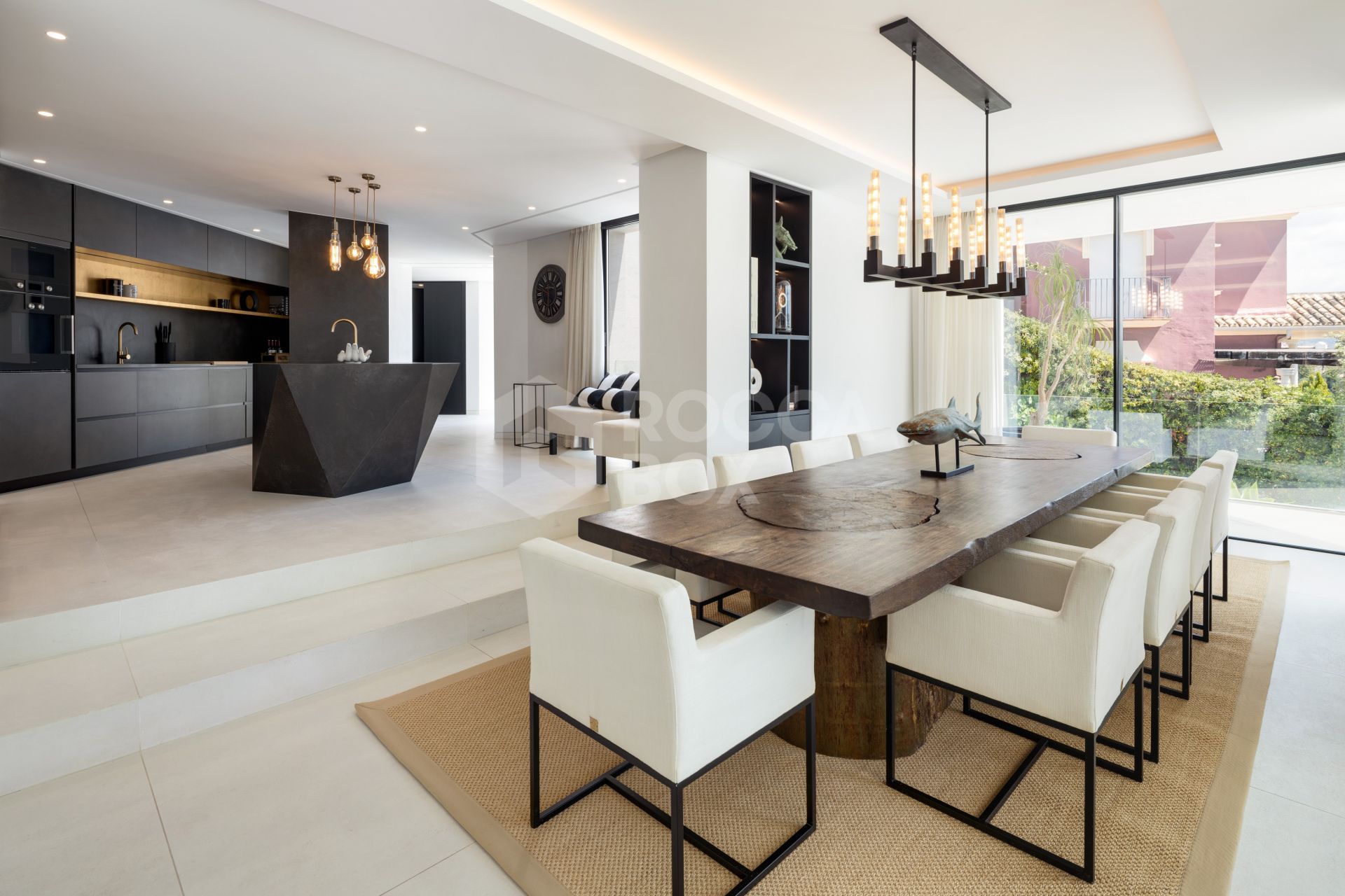 Refined Contemporary Villa in El Herrojo Alto, Benahavís