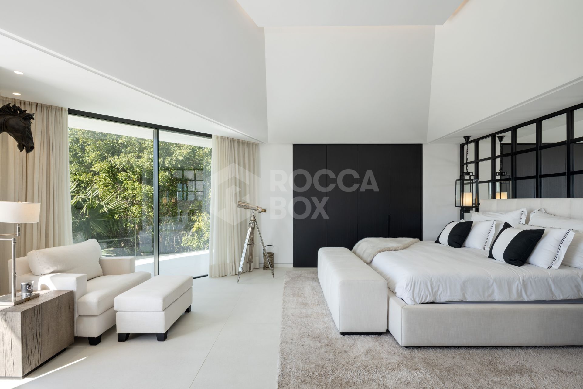 Refined Contemporary Villa in El Herrojo Alto, Benahavís