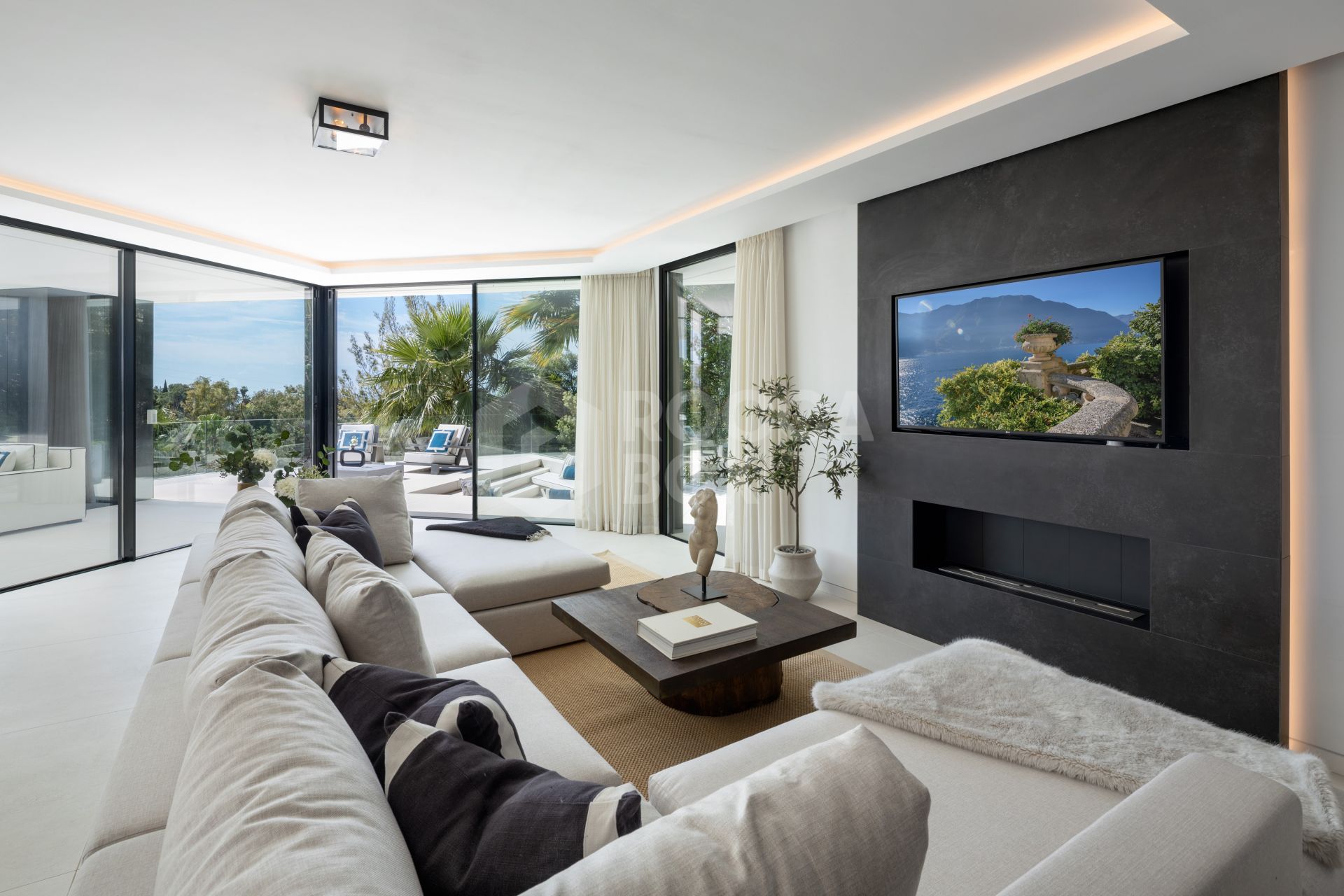 Refined Contemporary Villa in El Herrojo Alto, Benahavís