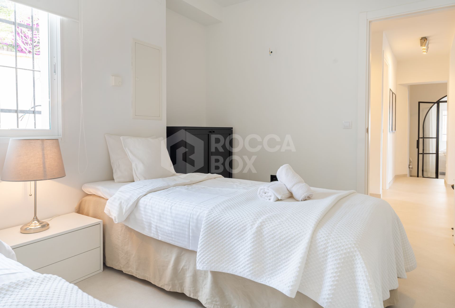 Stylish Scandinavian Private Villa with Sea, Mountain & Sunset Views in Nueva Andalucía