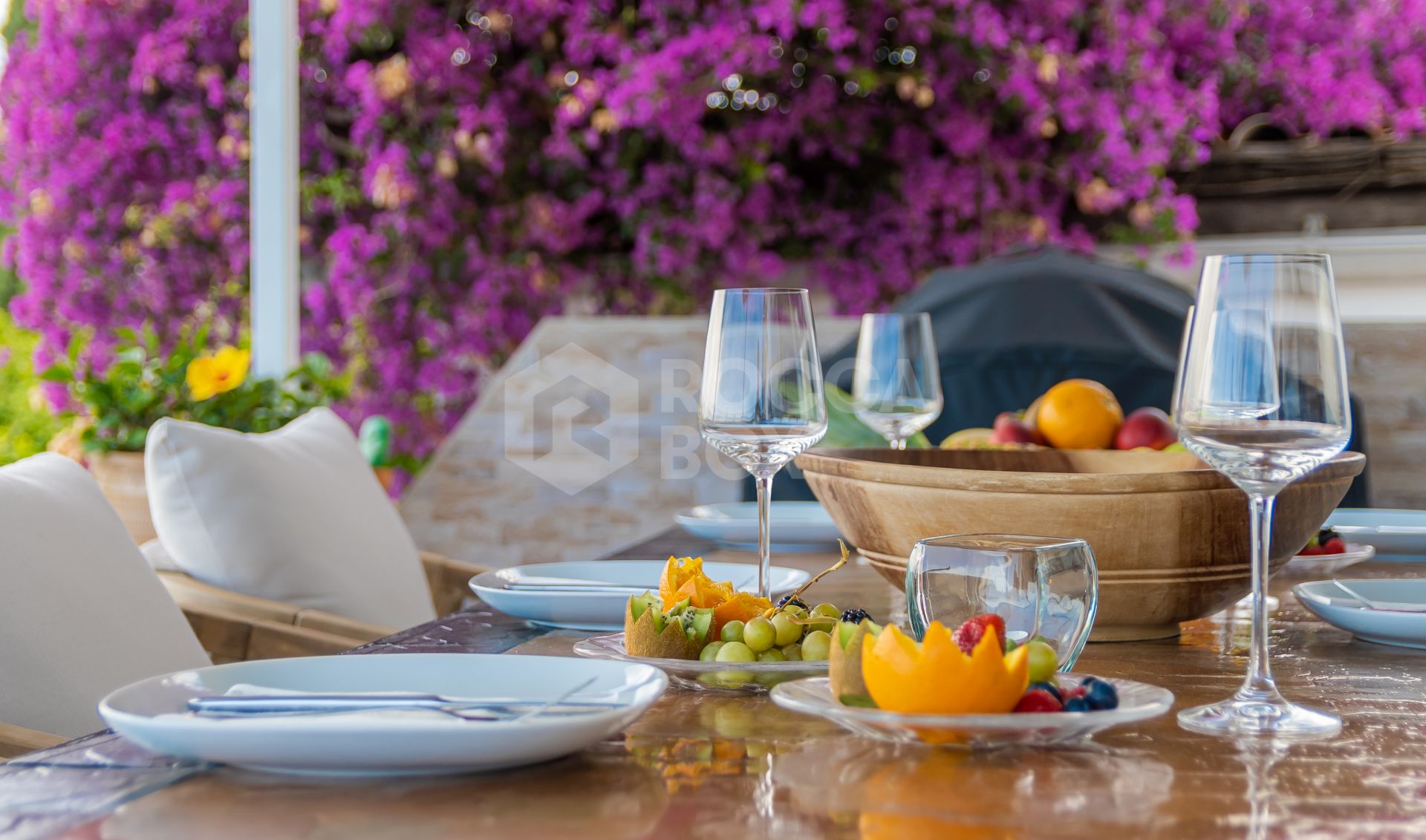 Stylish Scandinavian Private Villa with Sea, Mountain & Sunset Views in Nueva Andalucía
