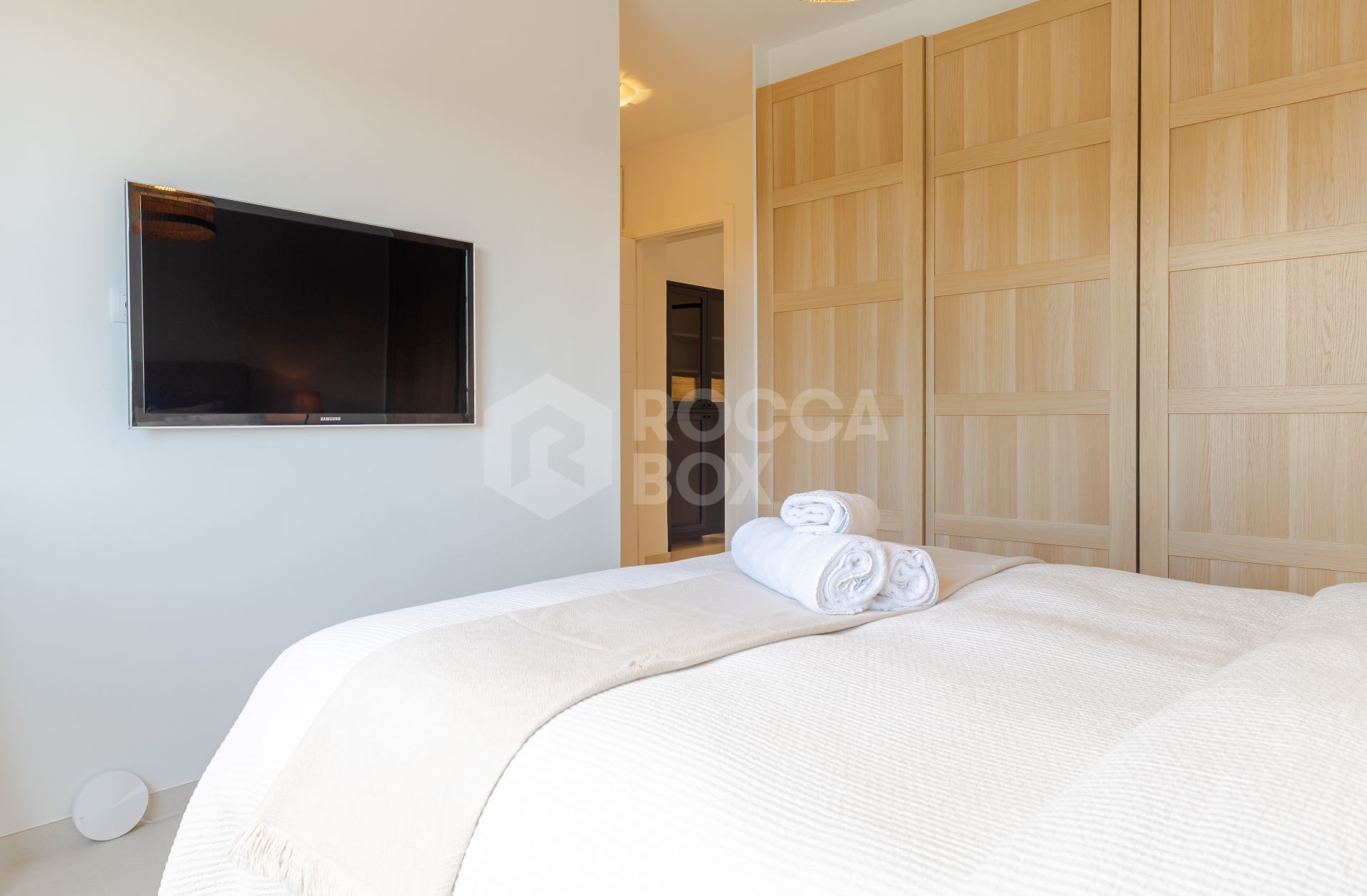 Stylish Scandinavian Private Villa with Sea, Mountain & Sunset Views in Nueva Andalucía