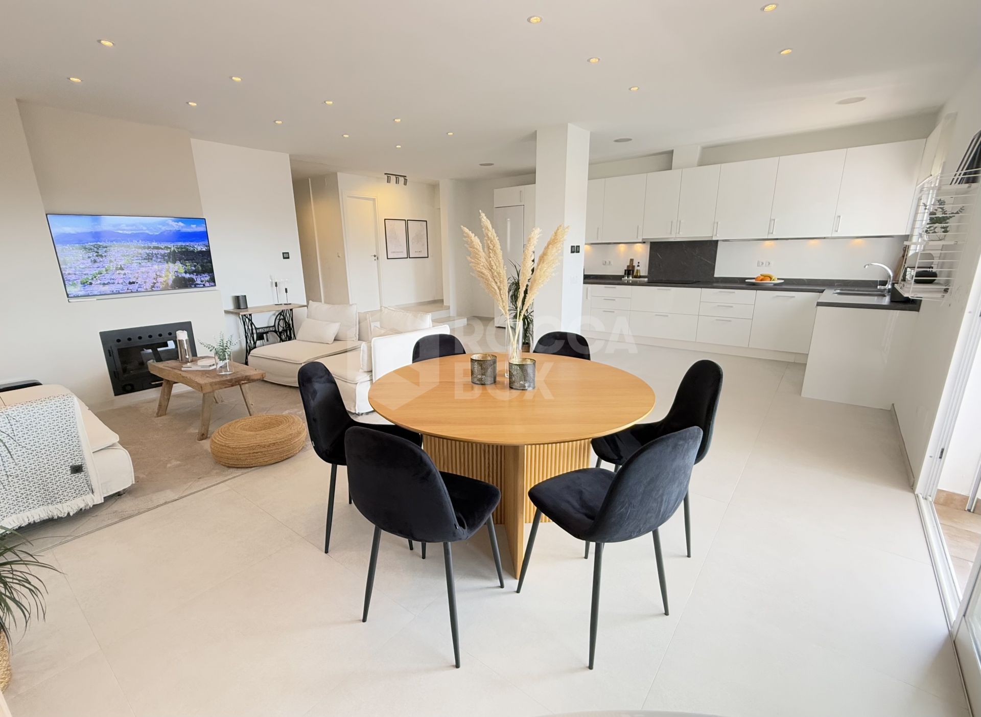 Stylish Scandinavian Private Villa with Sea, Mountain & Sunset Views in Nueva Andalucía