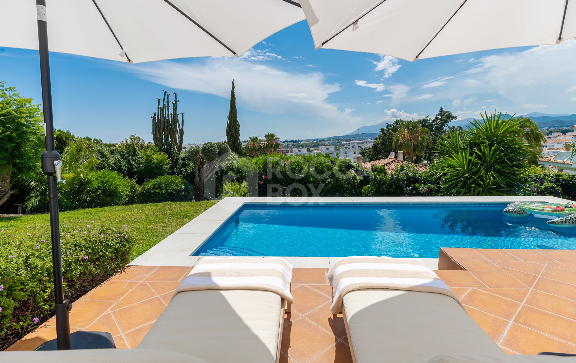 Stylish Scandinavian Private Villa with Sea, Mountain & Sunset Views in Nueva Andalucía
