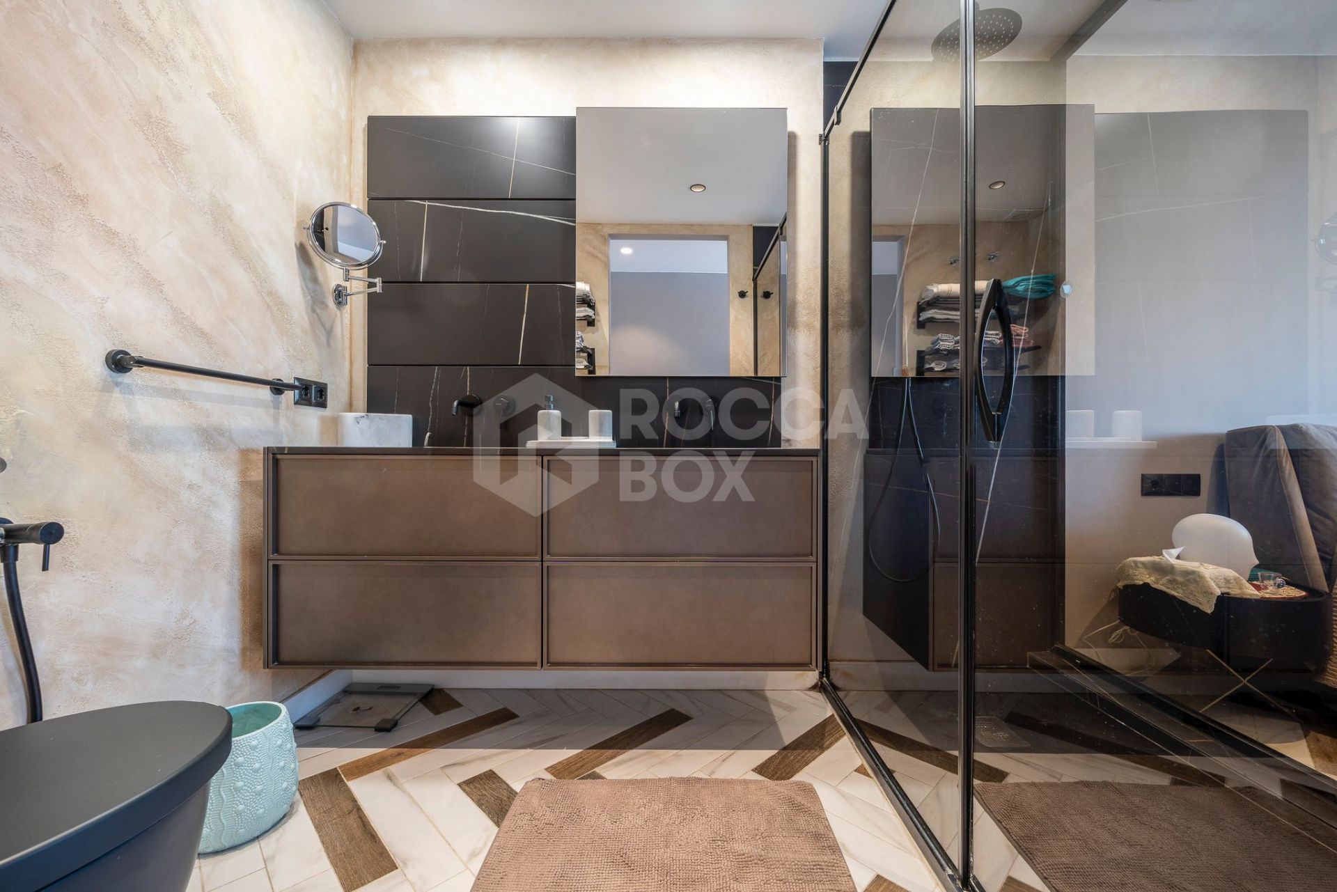 Luxury Two-Bedroom Apartment with Partial Sea Views in Prime Puerto Banus